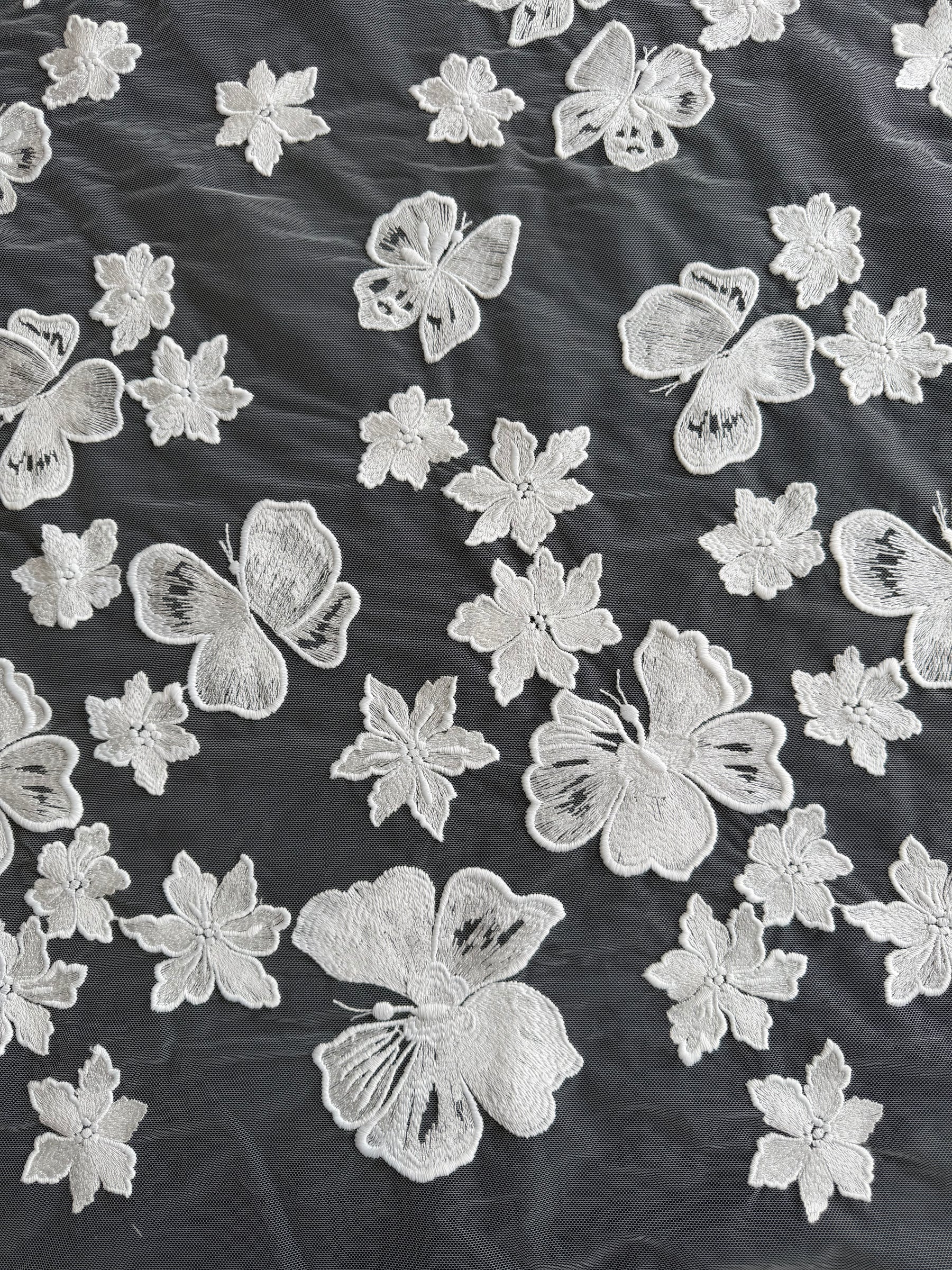 Ivory Embroidered Lace – EB5016