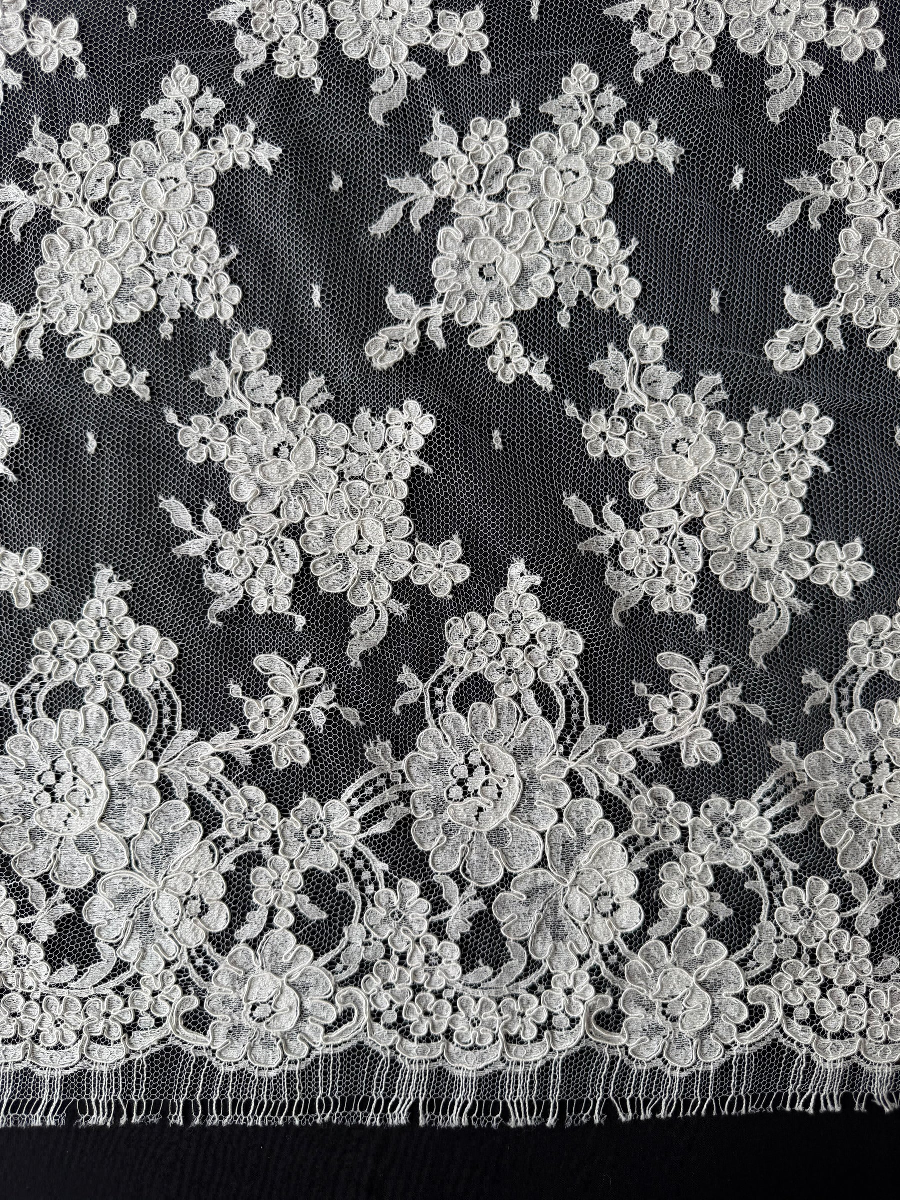 Ivory Corded Chantilly Lace - P237