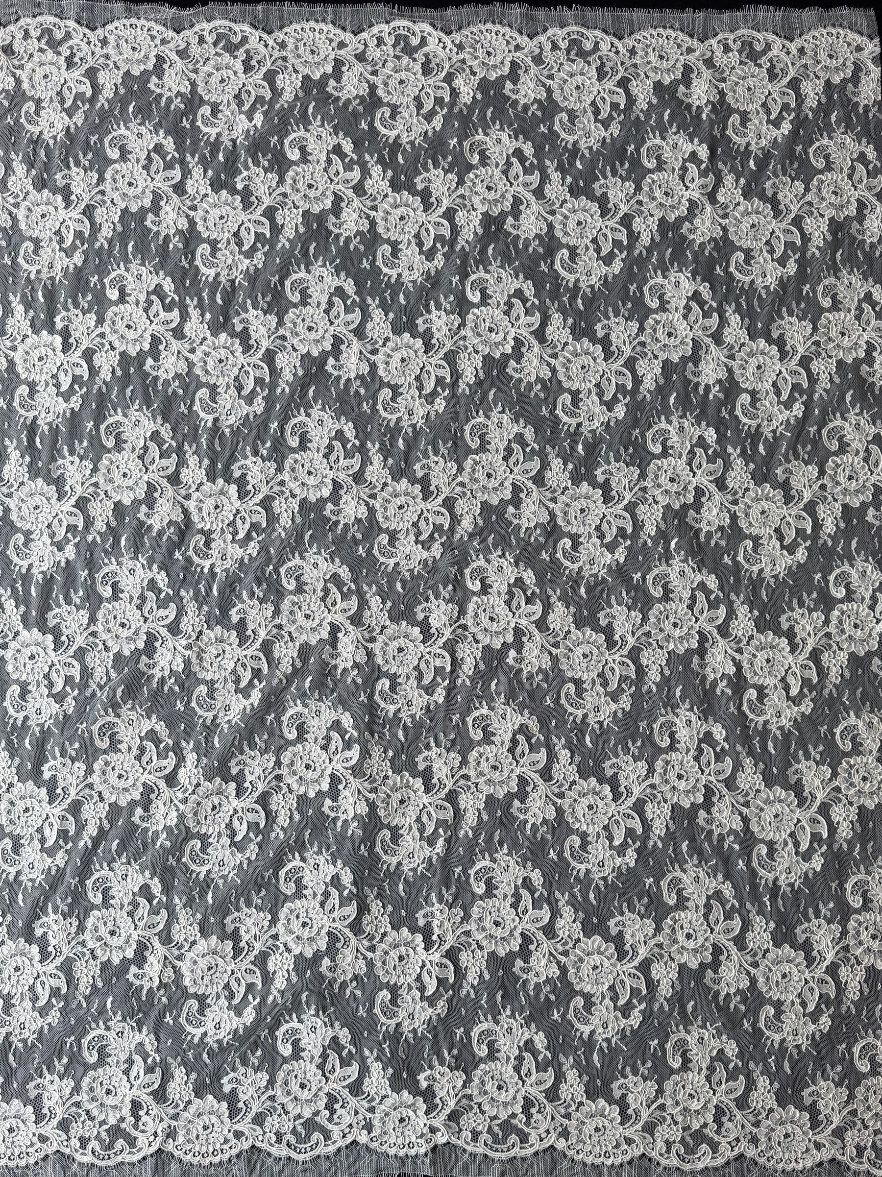 Ivory Corded Chantilly Lace - P206