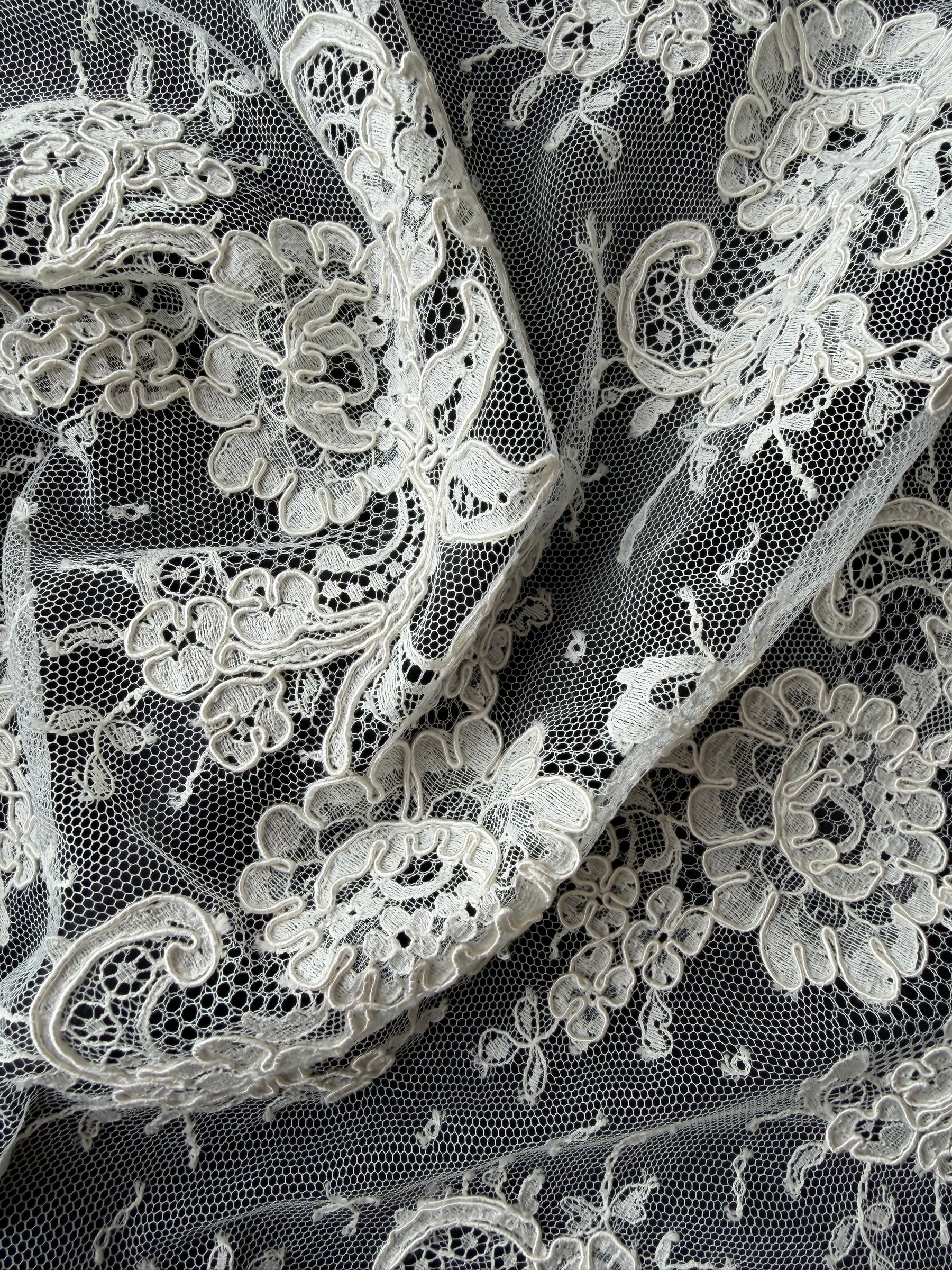 Ivory Corded Chantilly Lace - P206