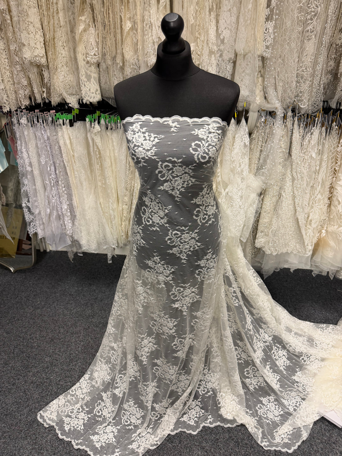 Ivory Sequin Lace - P218