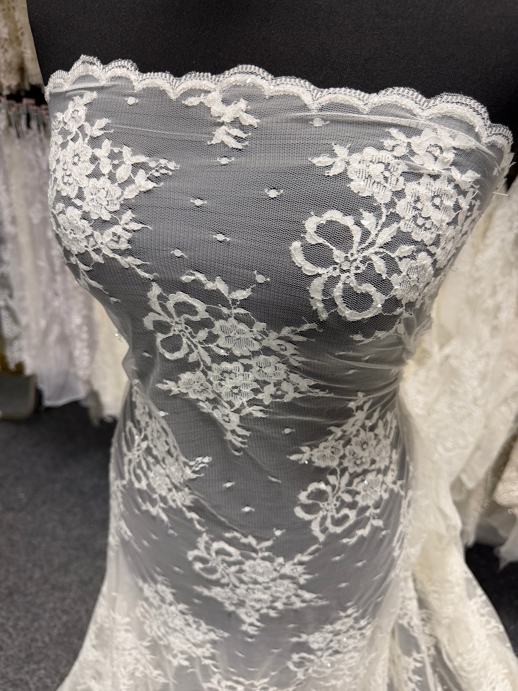 Ivory Sequin Lace - P218