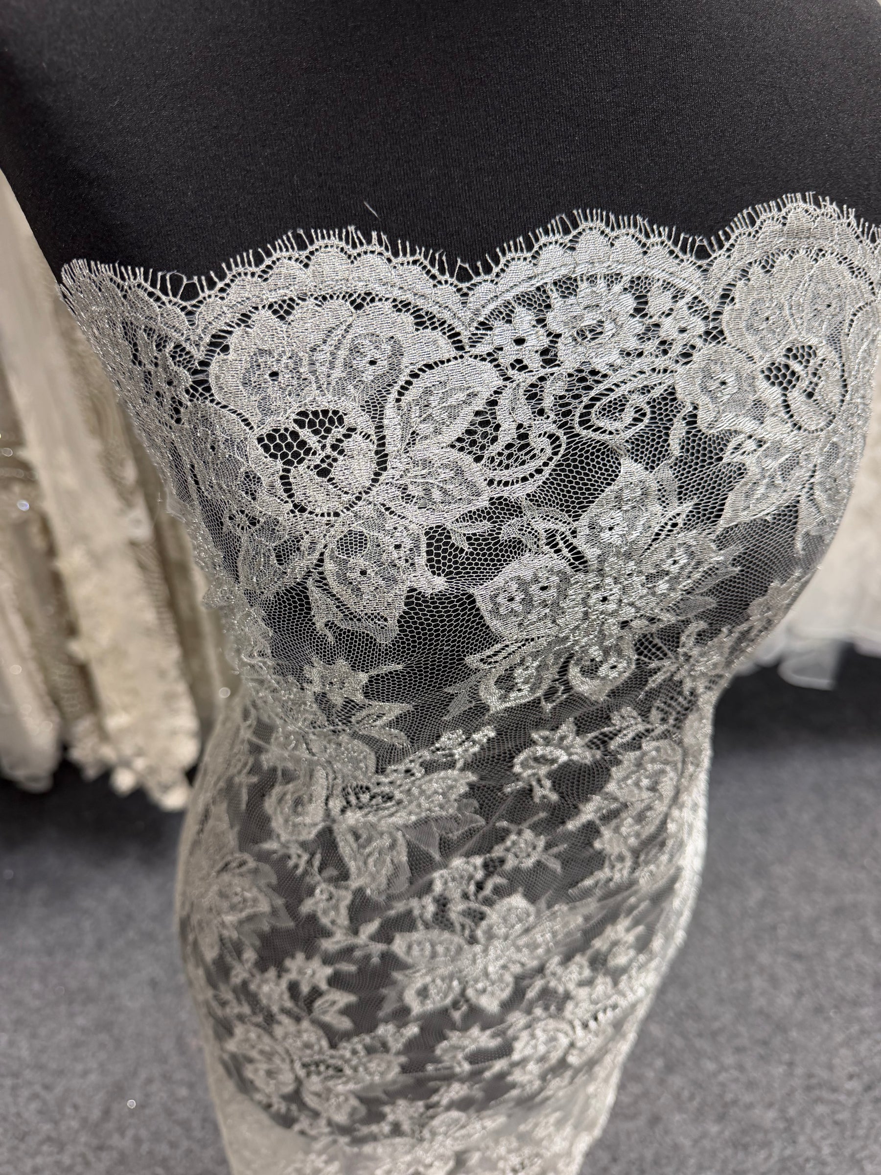 Silver Chantilly Lace - P183