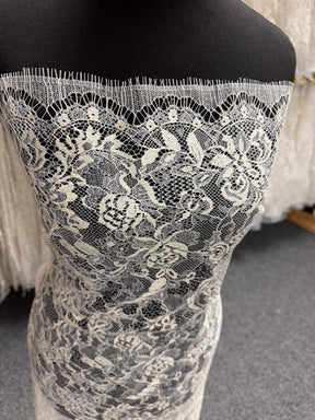 Ivory Chantilly Lace - P173N