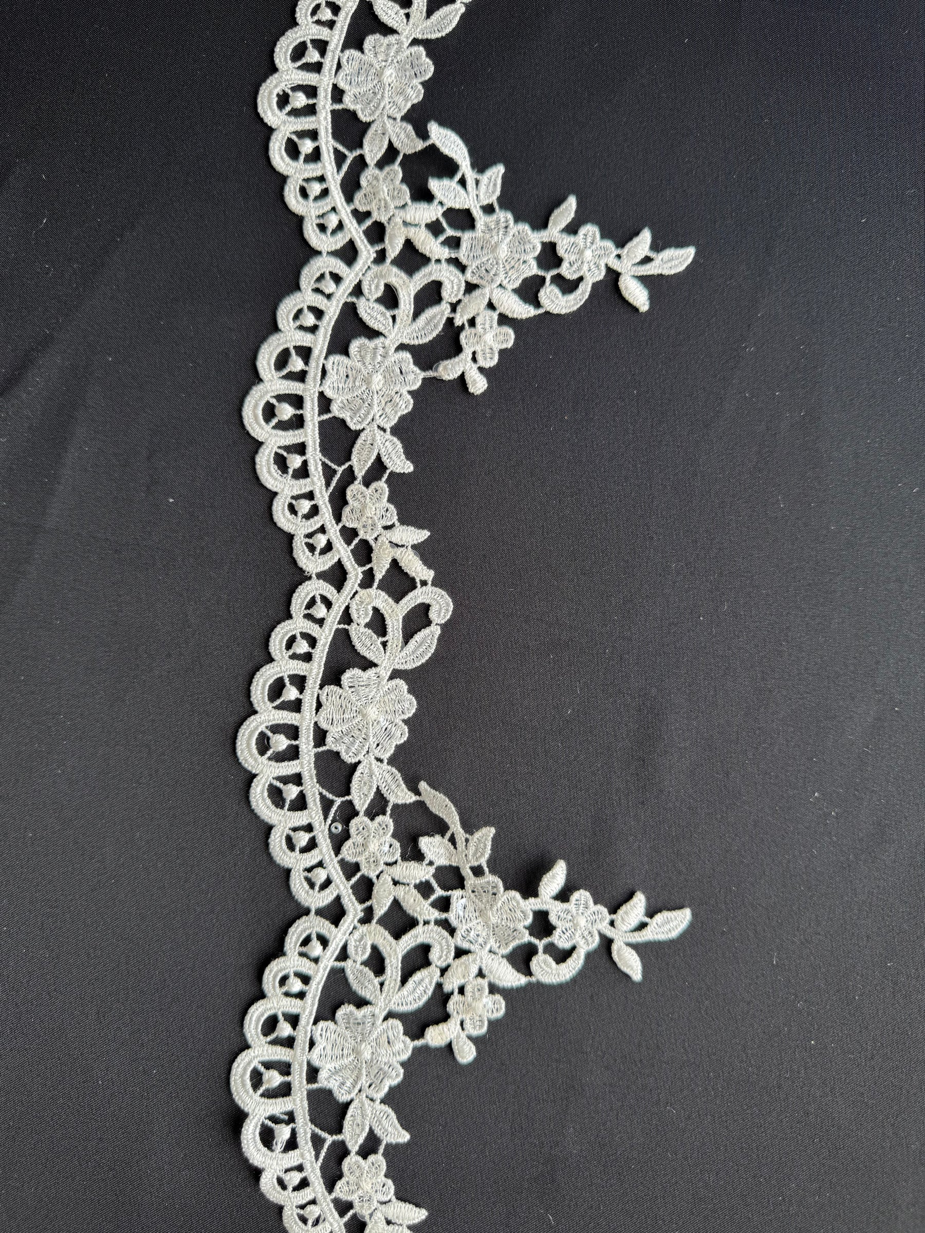 Ivory Guipure Lace - T830