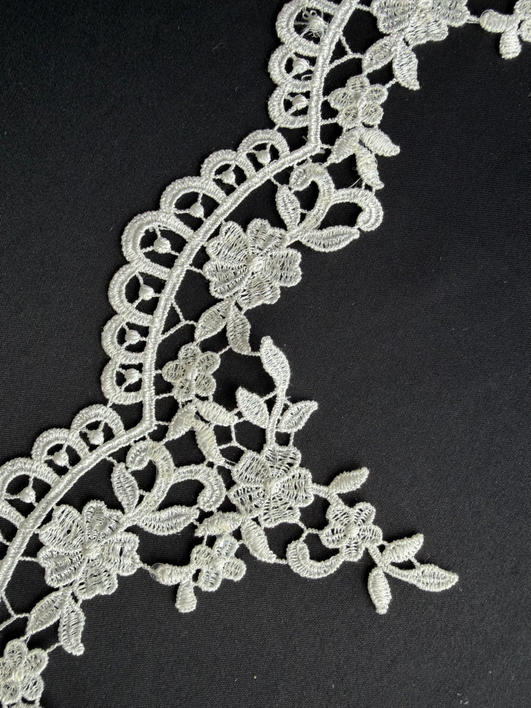 Ivory Guipure Lace - T830