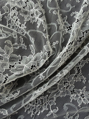 Ivory Chantilly Lace - P301