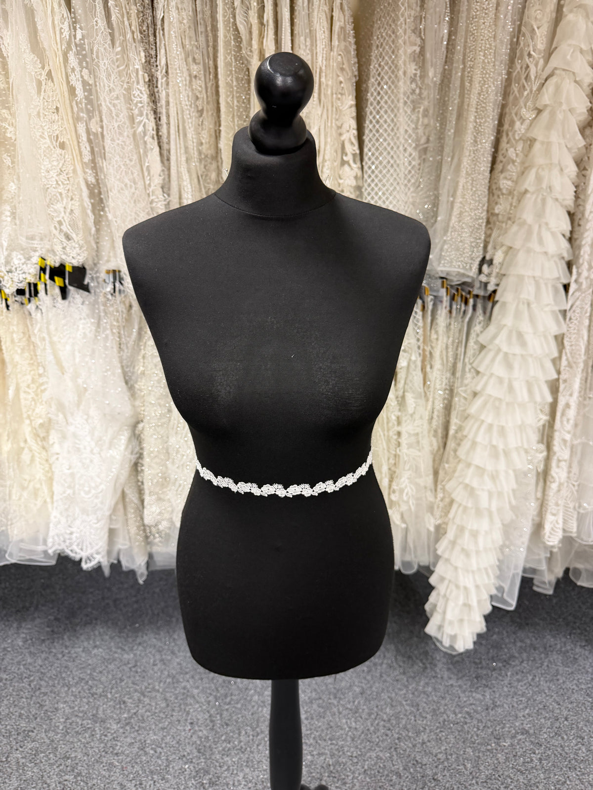 Ivory Guipure Lace Trim - T711