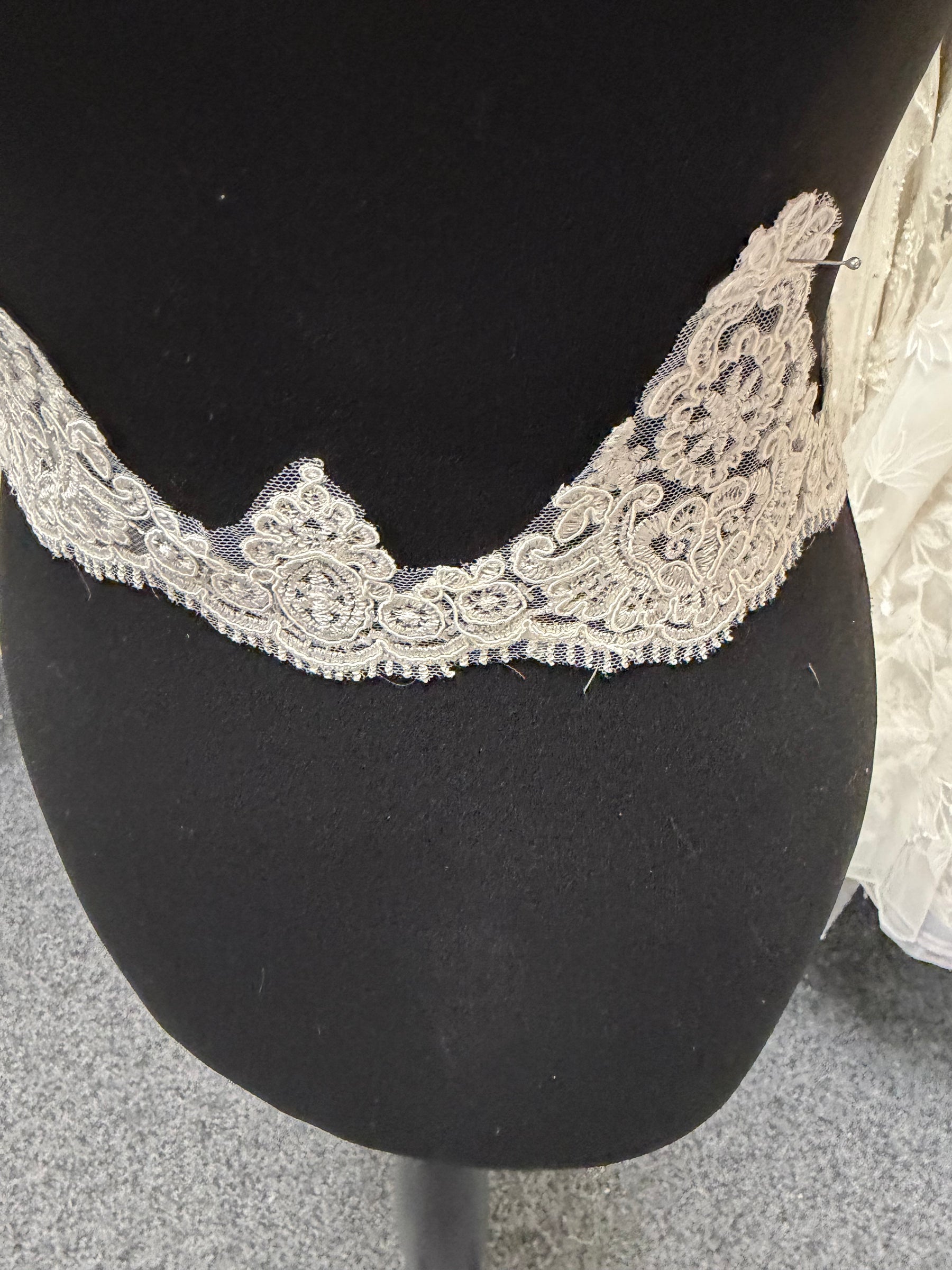 Ivory Corded Lace Trim - T881