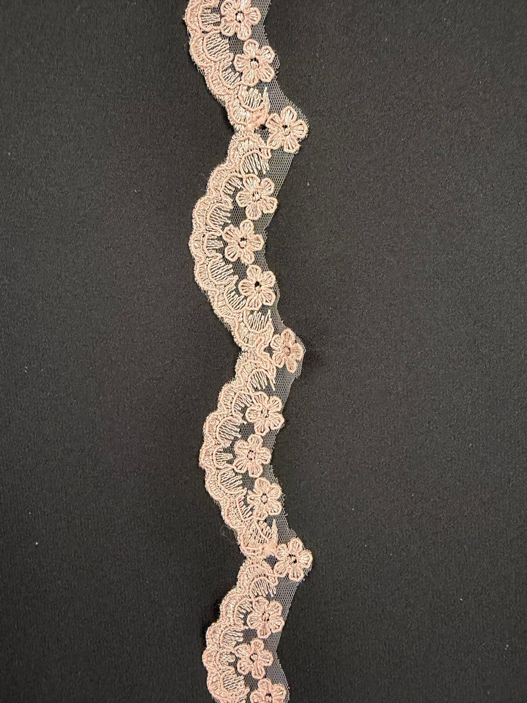 Antique Rose Corded Edging - T782