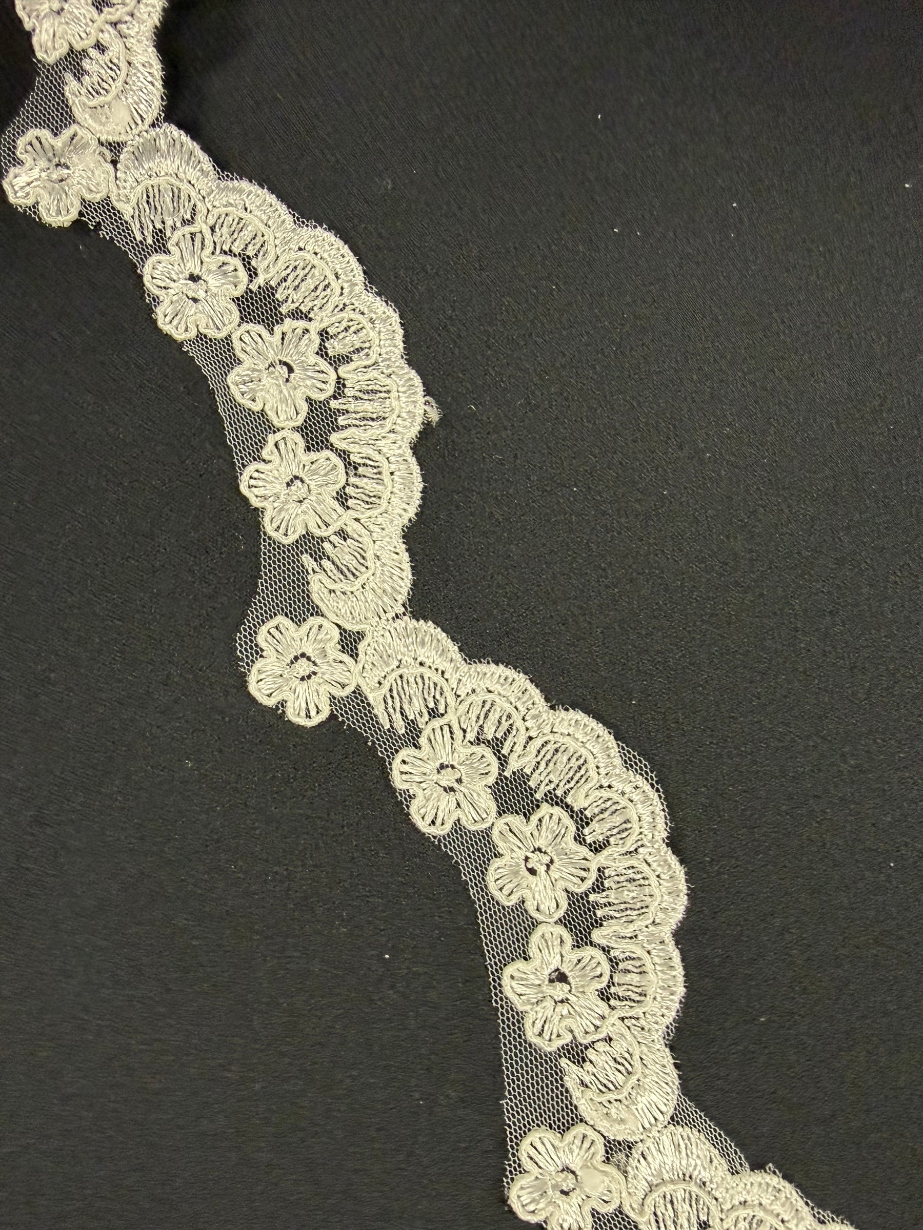 Ivory Corded Sequin Edging - T713
