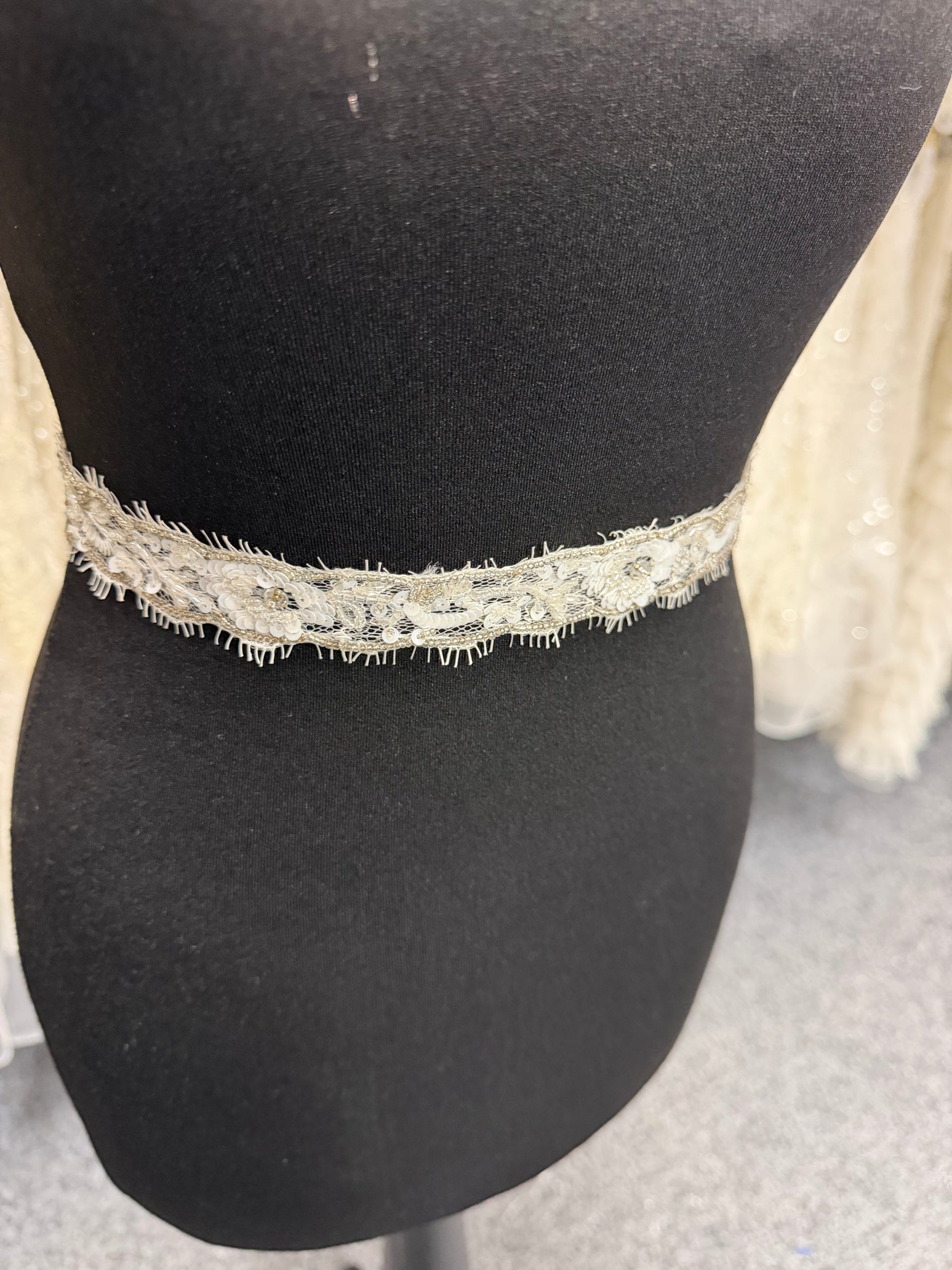 Ivory/Silver Beaded Sequin Edging - T514