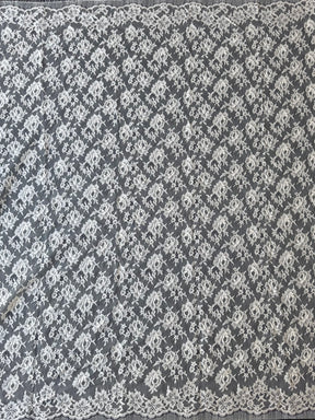 Ivory Chantilly Lace - P204