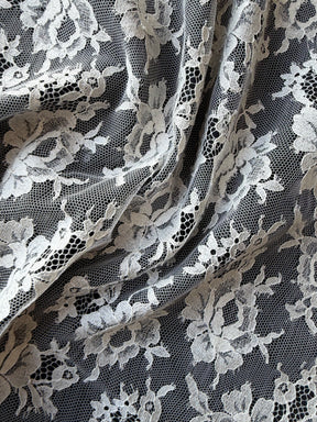 Ivory Chantilly Lace - P204