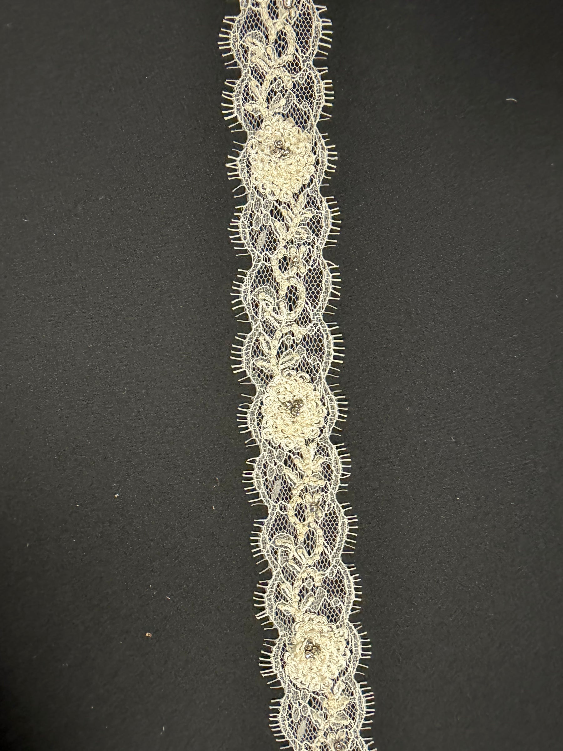 Ivory/Crystal 3D Crystal Edging - T512