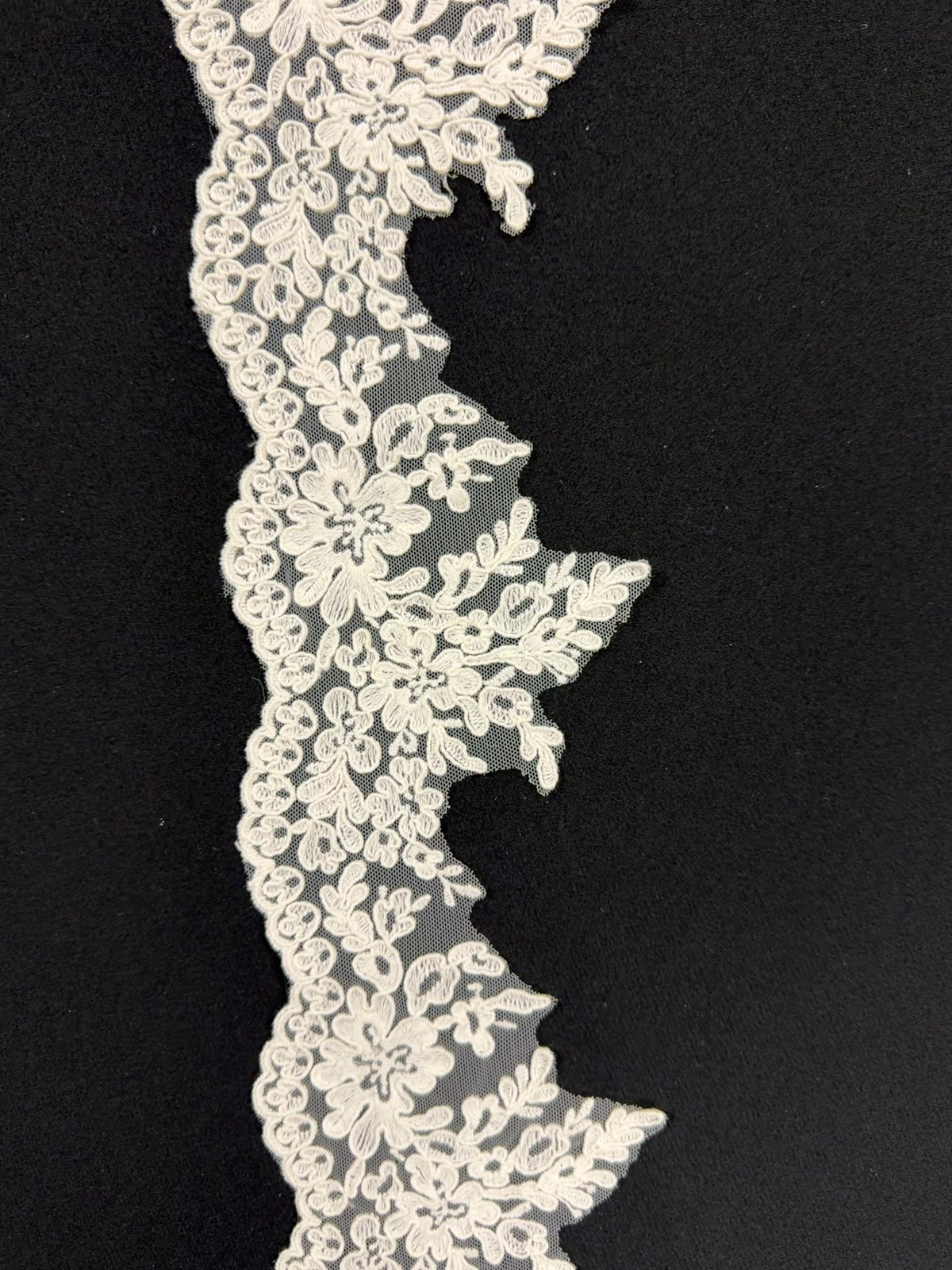 Ivory Edging - T788