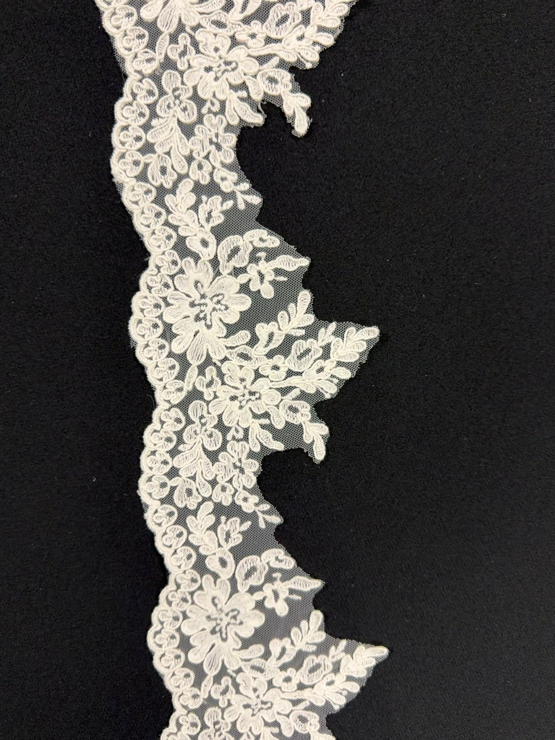 Ivory Edging - T788