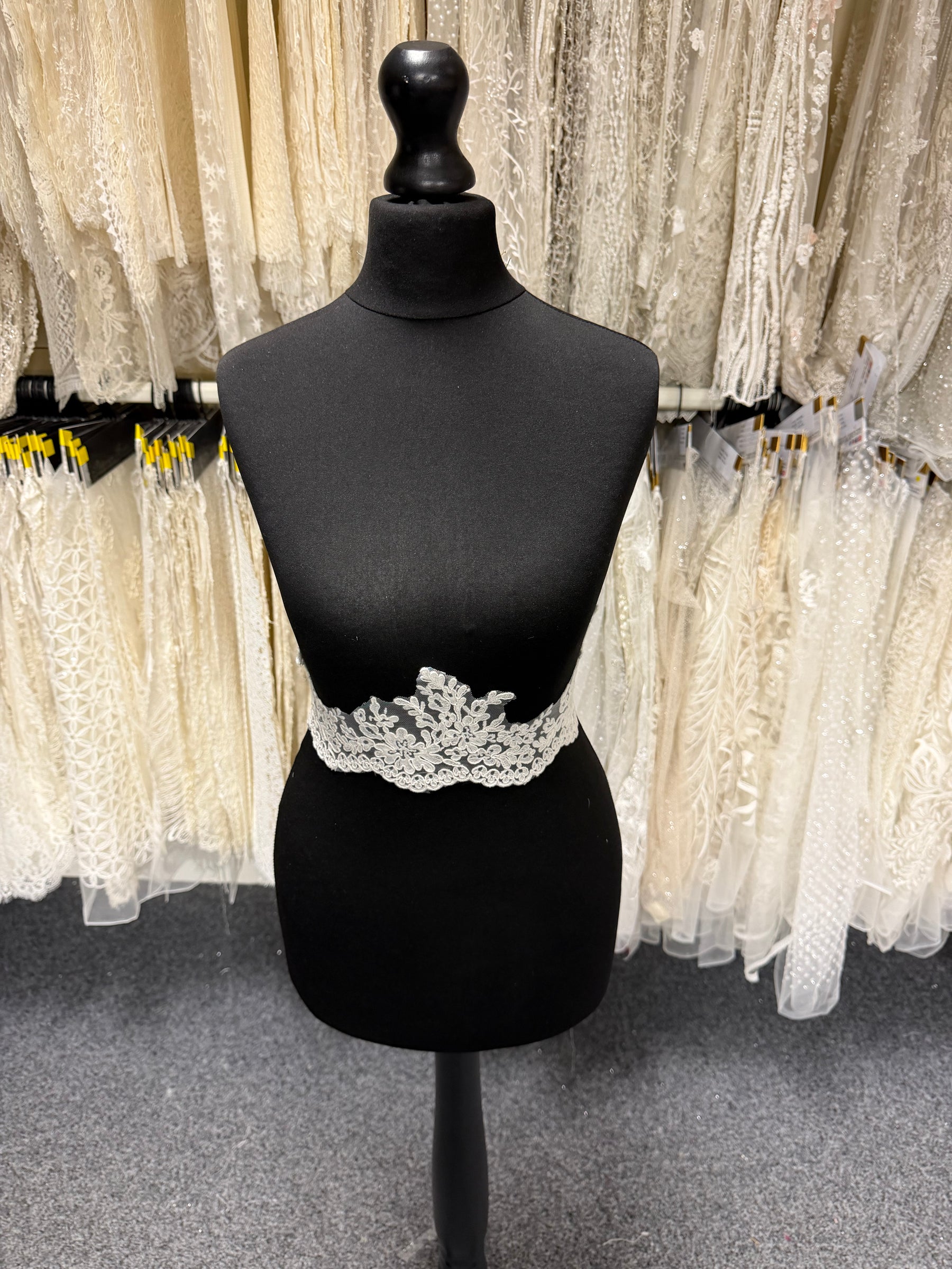 Ivory Edging - T788