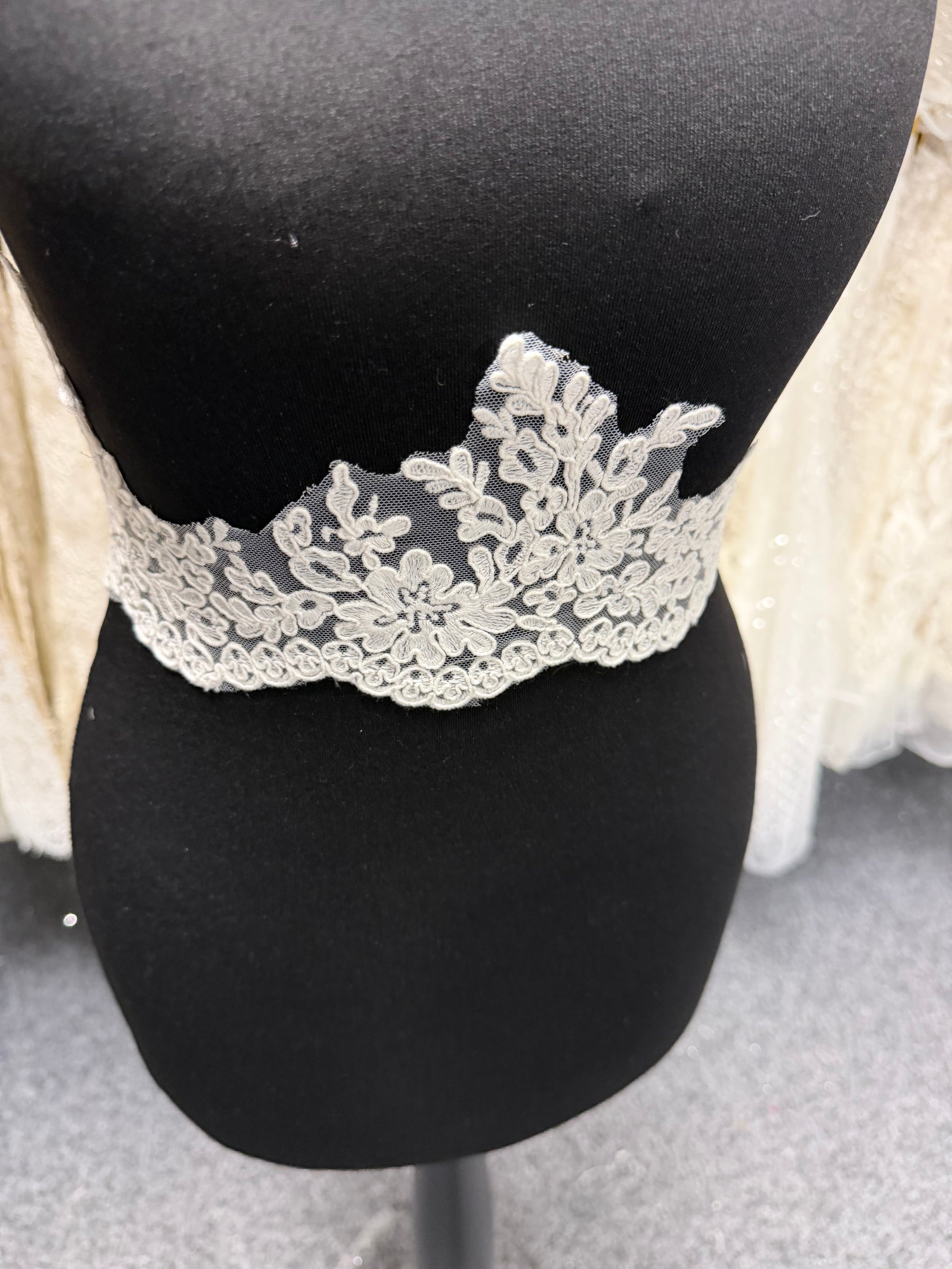 Ivory Edging - T788