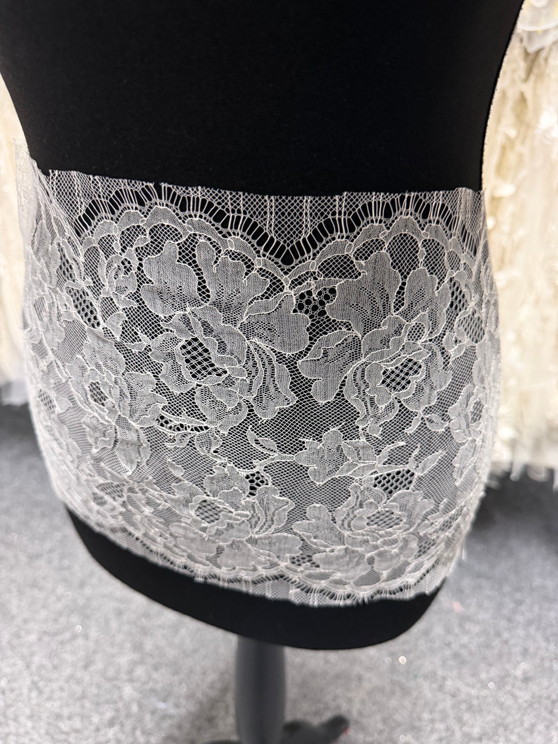Ivory French Lace Edging - T555