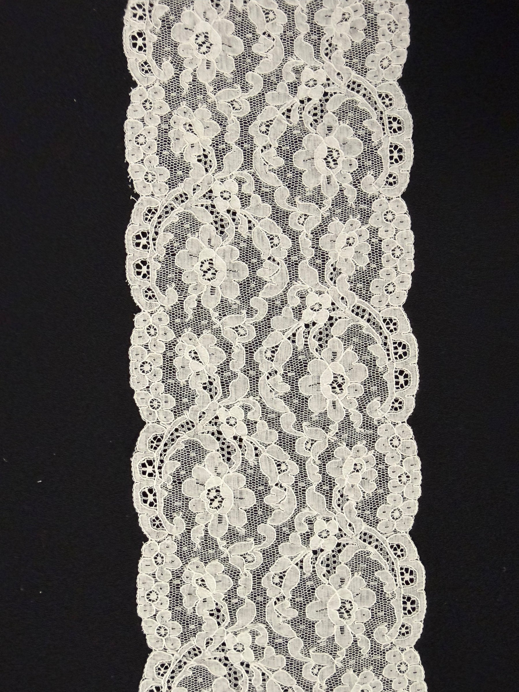 Ivory Alencon Lace Edging - T558