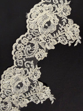 Ivory Corded Lace Trim - T393