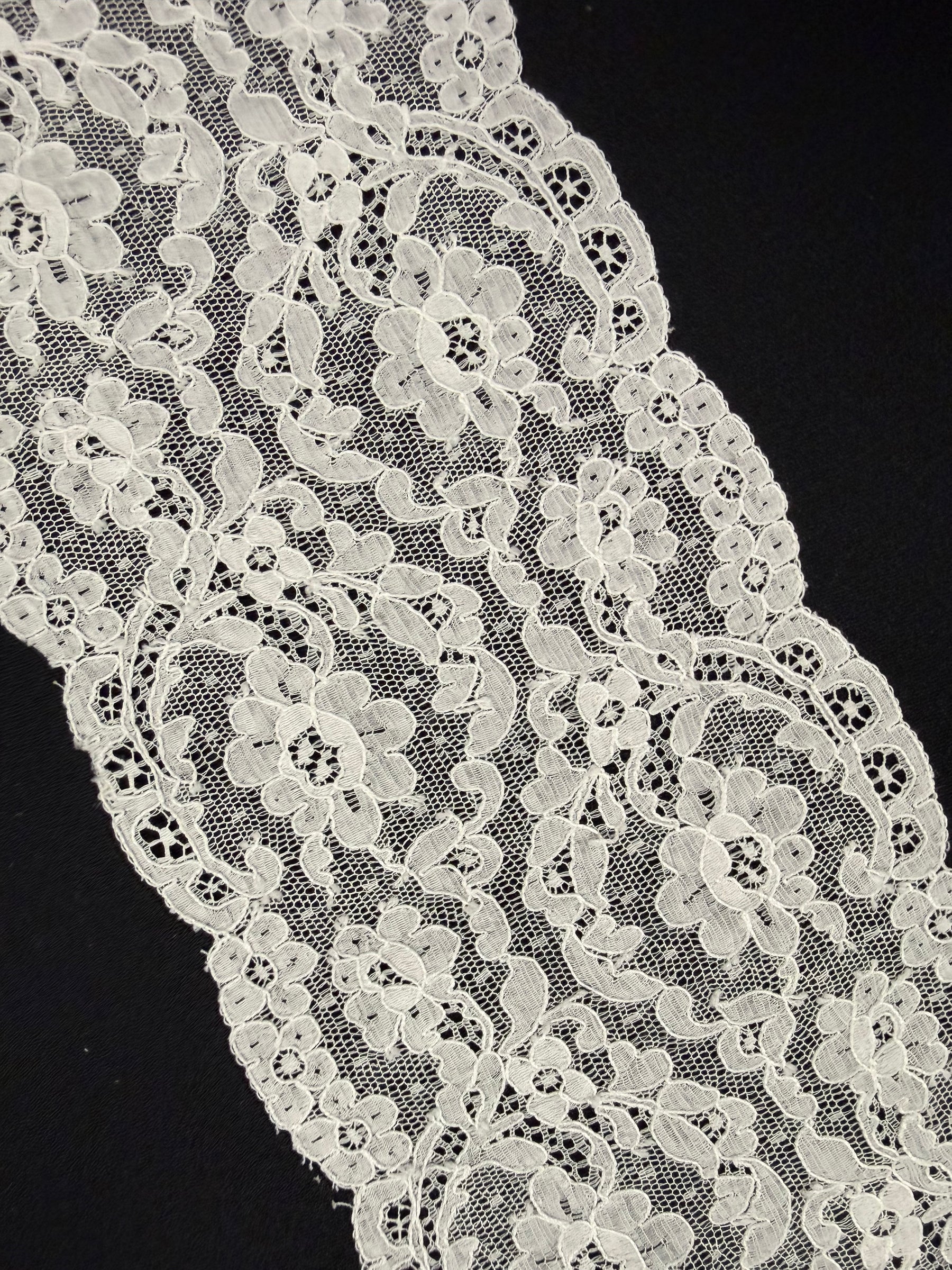 Ivory Alencon Lace Edging - T558