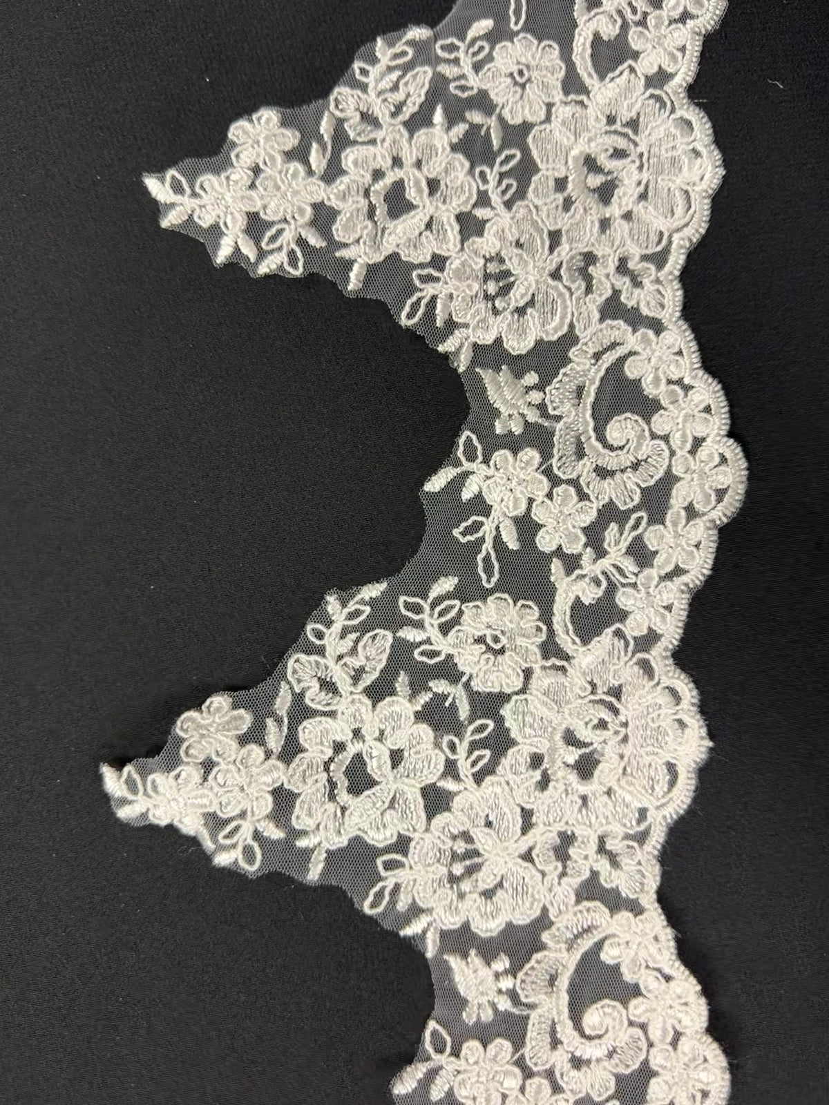Ivory Corded Lace Trim - T660