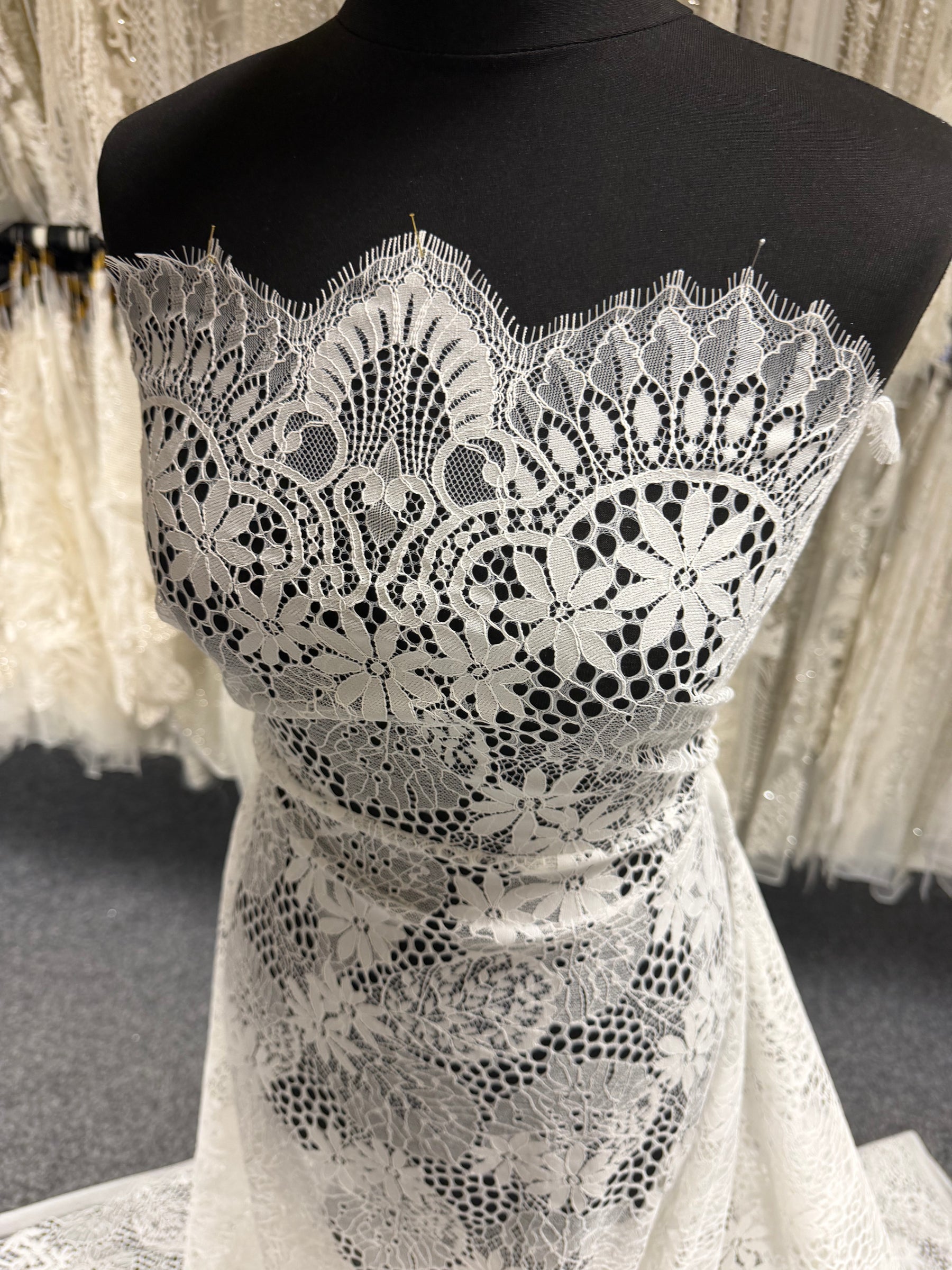 Ivory Lace - LA1013