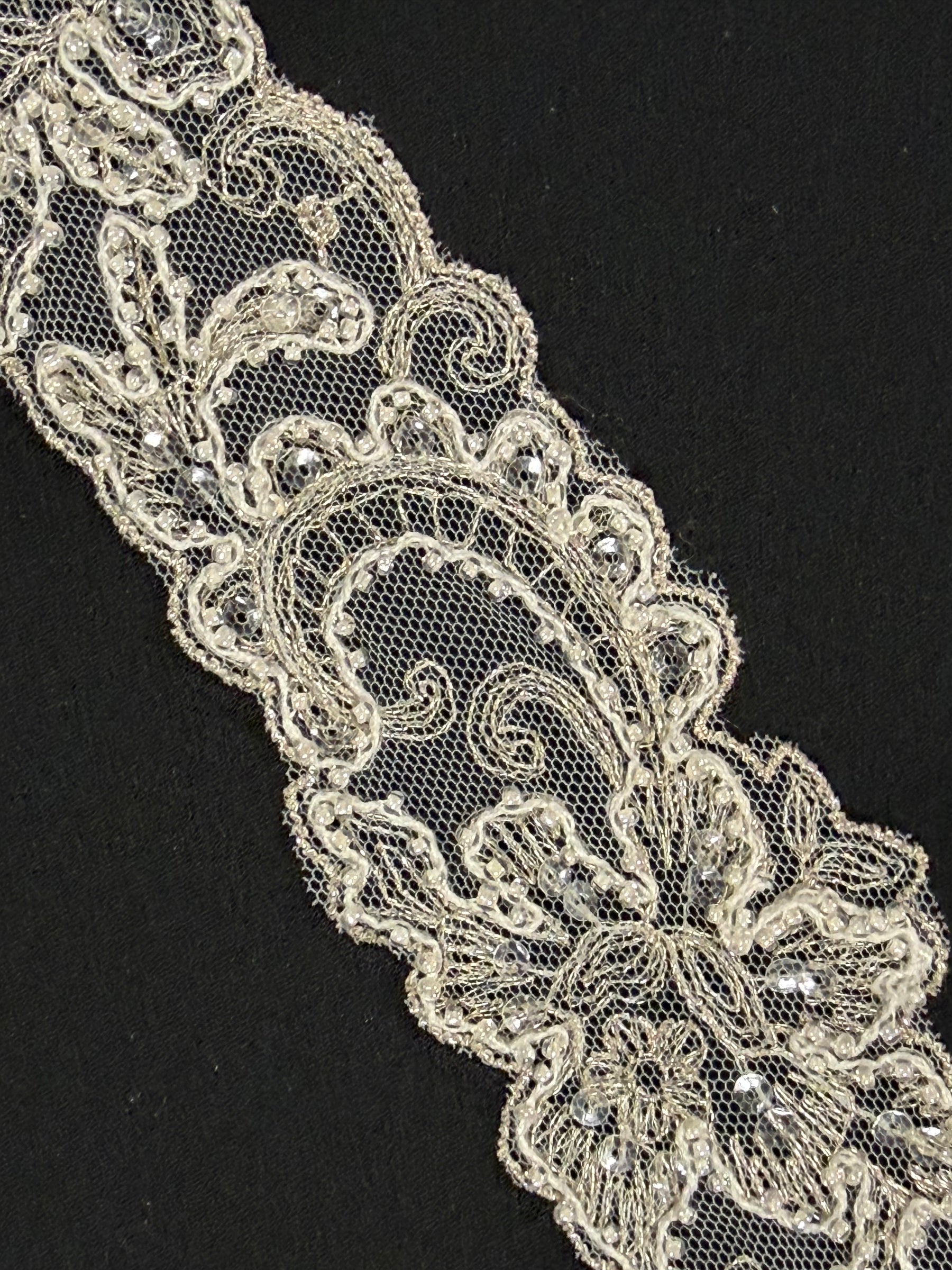 Ivory/Silver Beaded Sequin Edging - T643