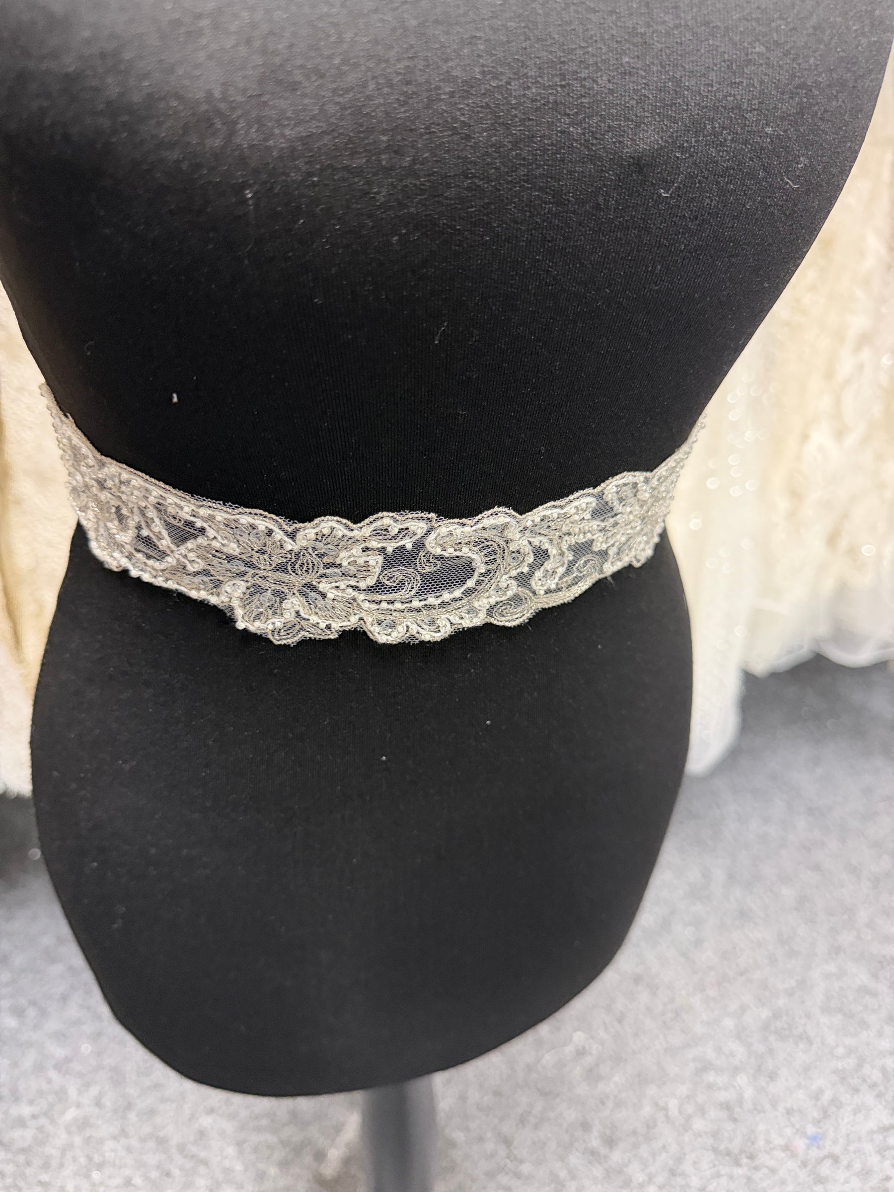 Ivory/Silver Beaded Sequin Edging - T643