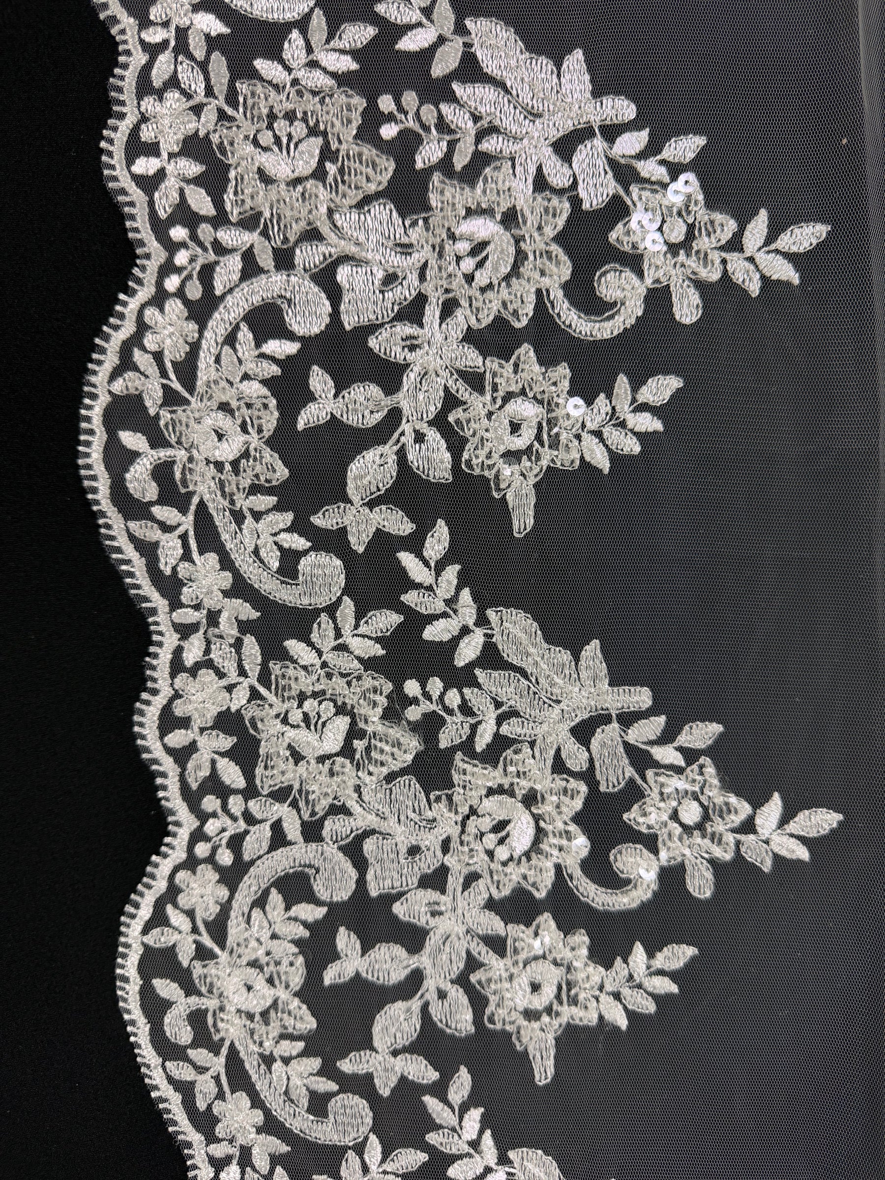 Ivory Sequin Edging - T661