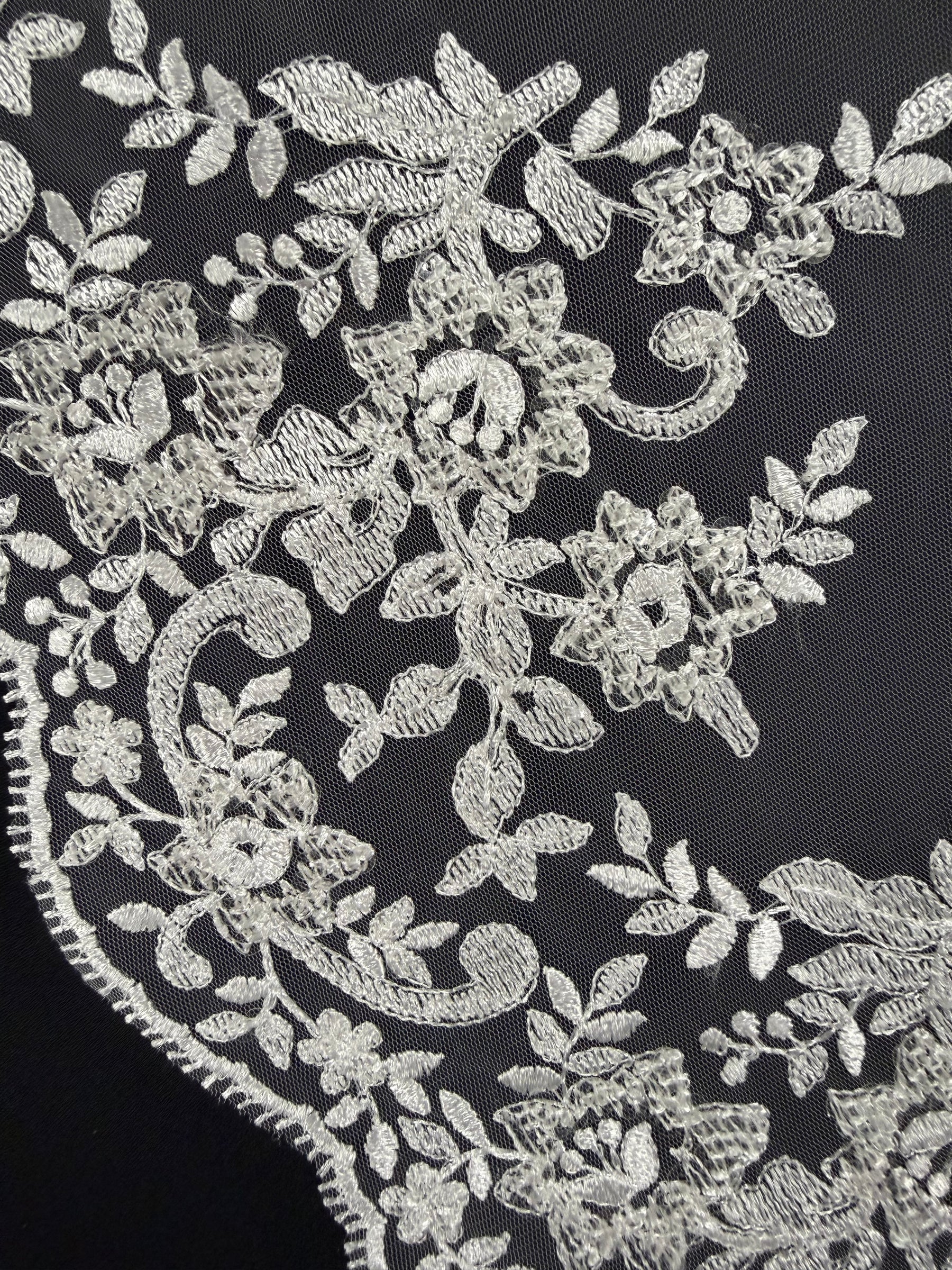 Ivory Sequin Edging - T661