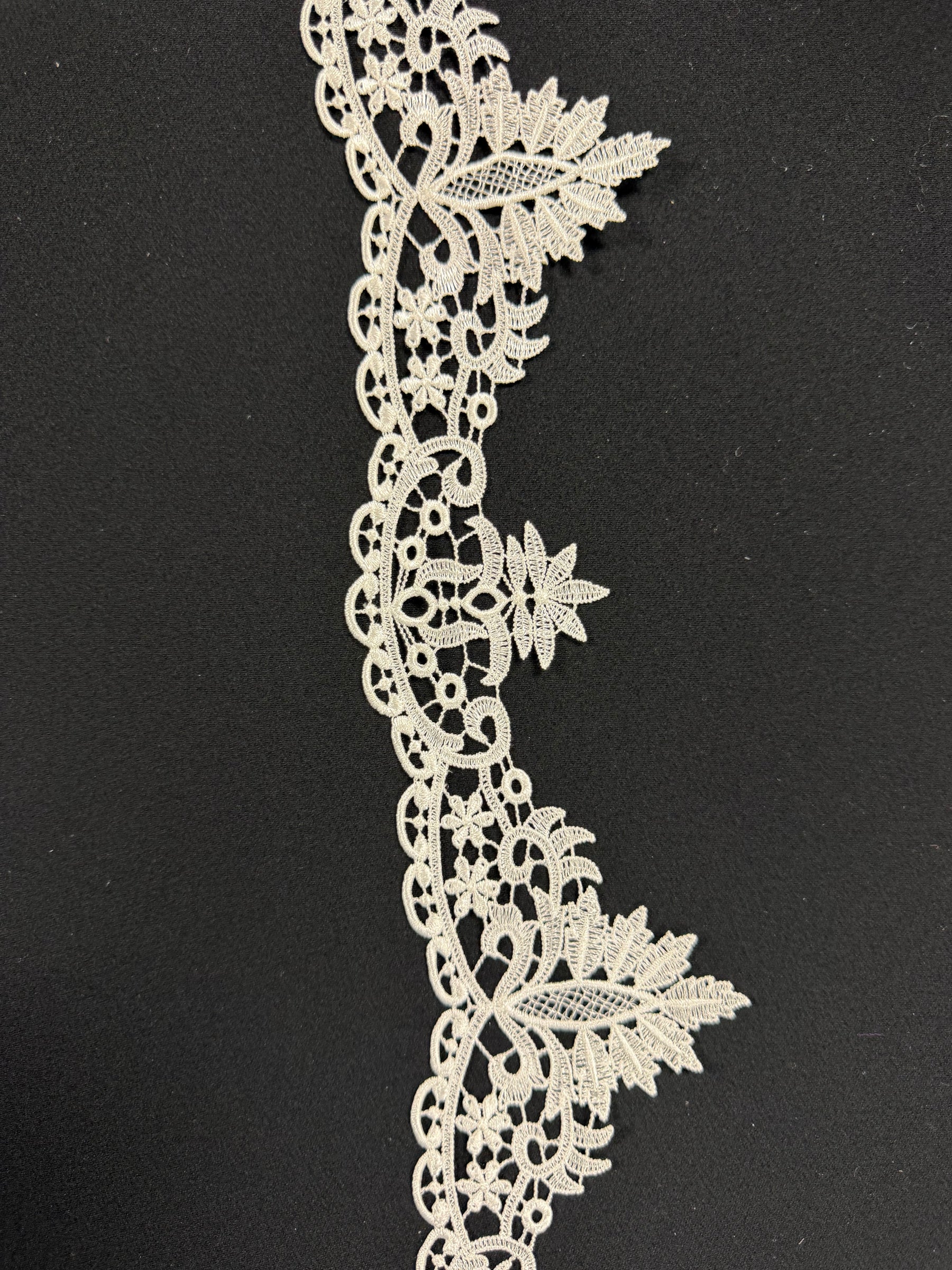 Ivory Guipure Lace Edging - T687