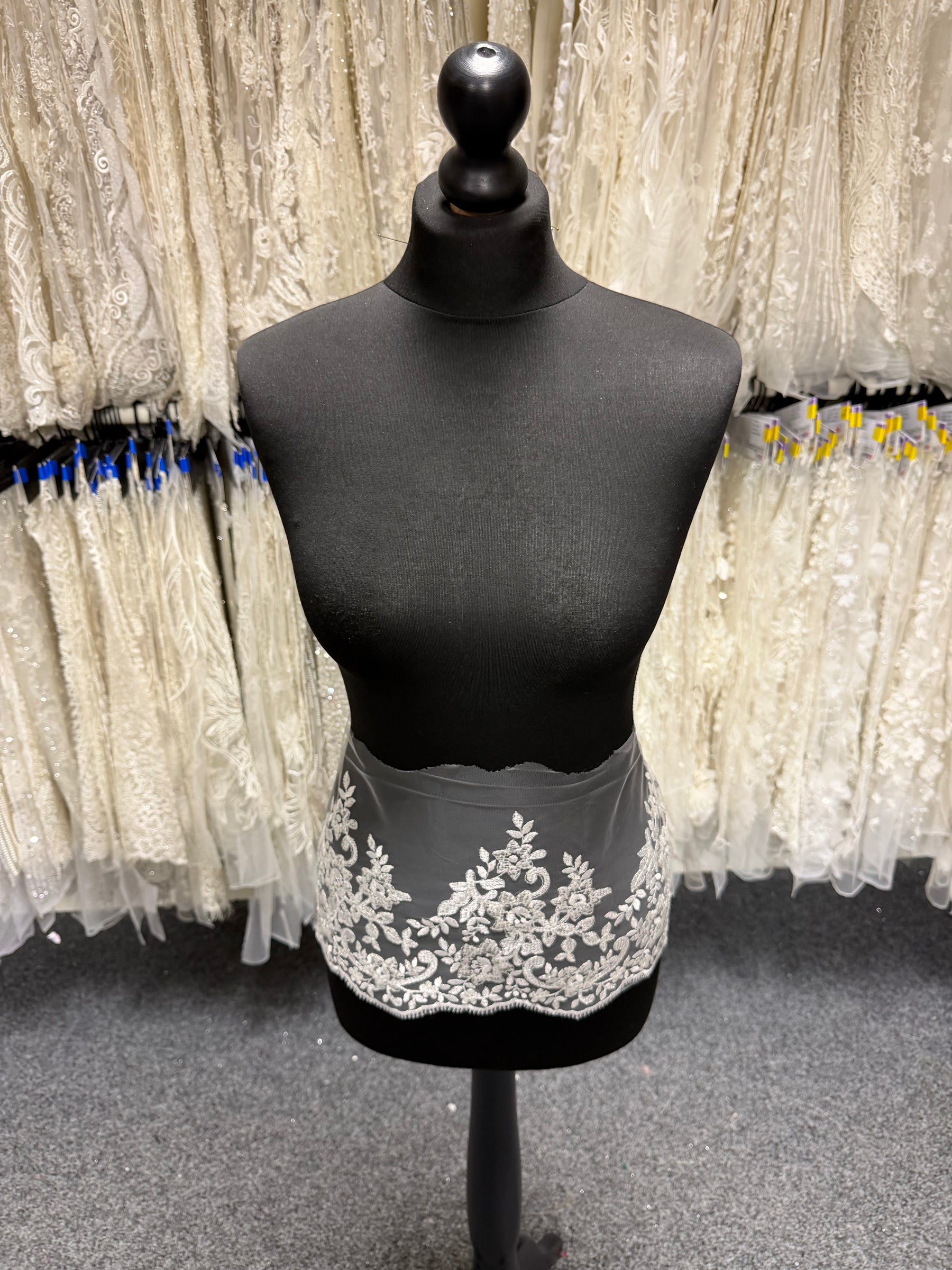Ivory Sequin Edging - T661