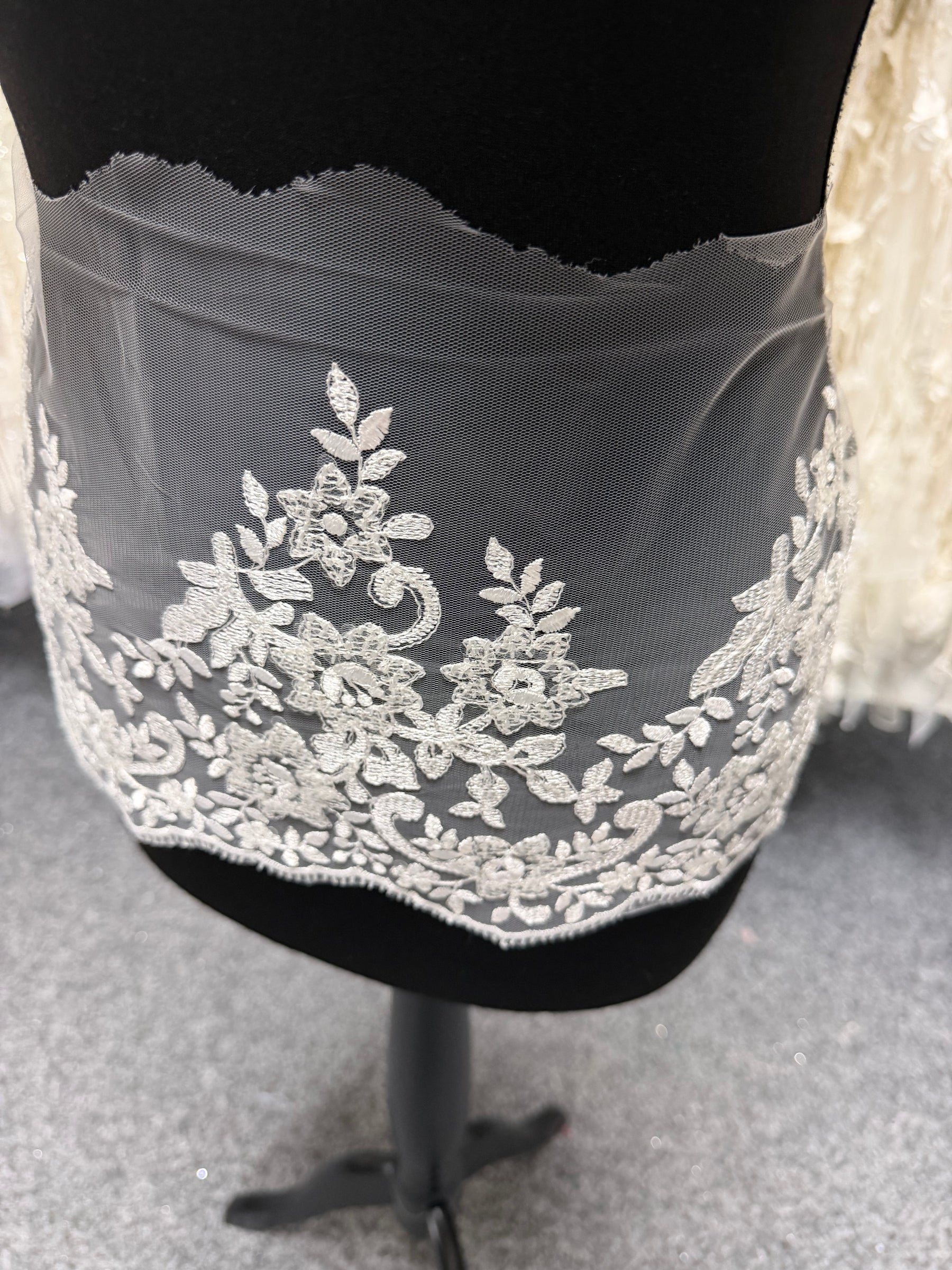 Ivory Sequin Edging - T661