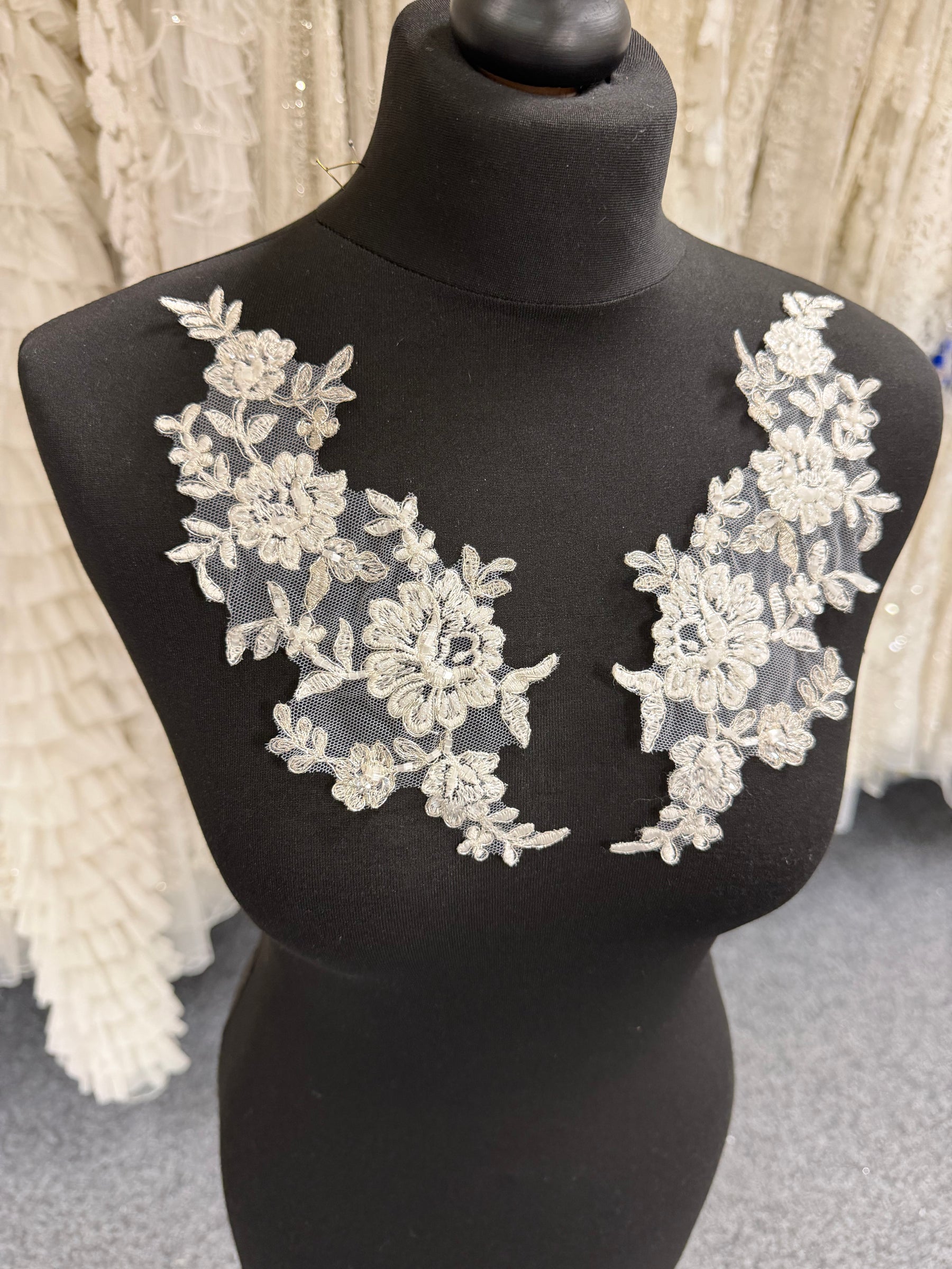 Ivory Beaded Lace Appliques - T63