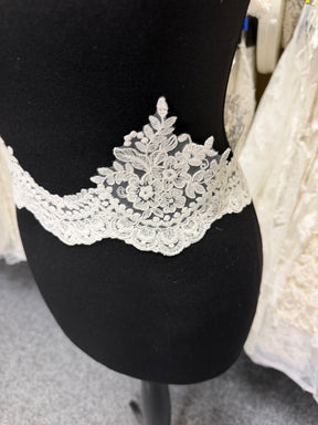 Ivory Corded Lace Trim - T644
