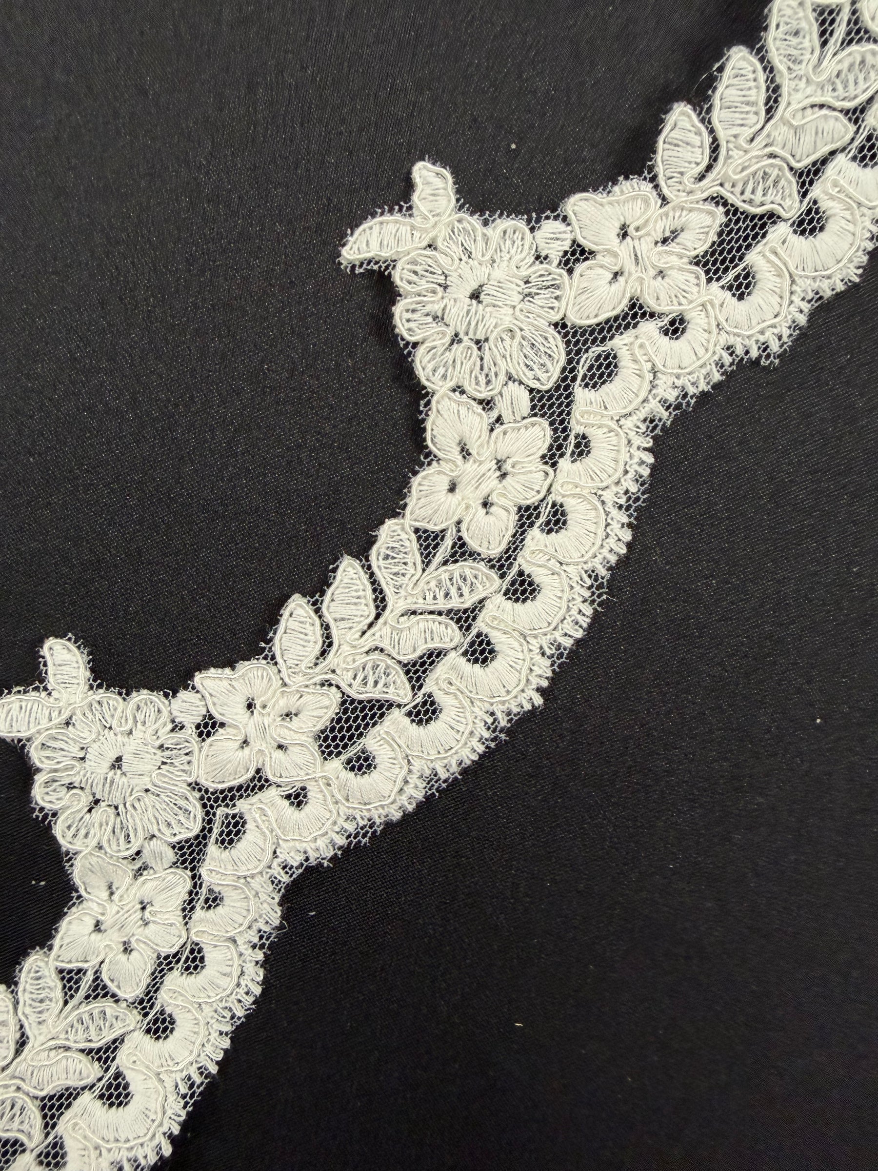 Ivory Corded Lace Trim - T662