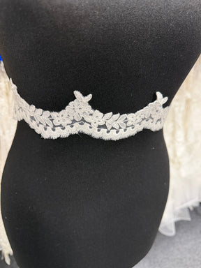 Ivory Corded Lace Trim - T662