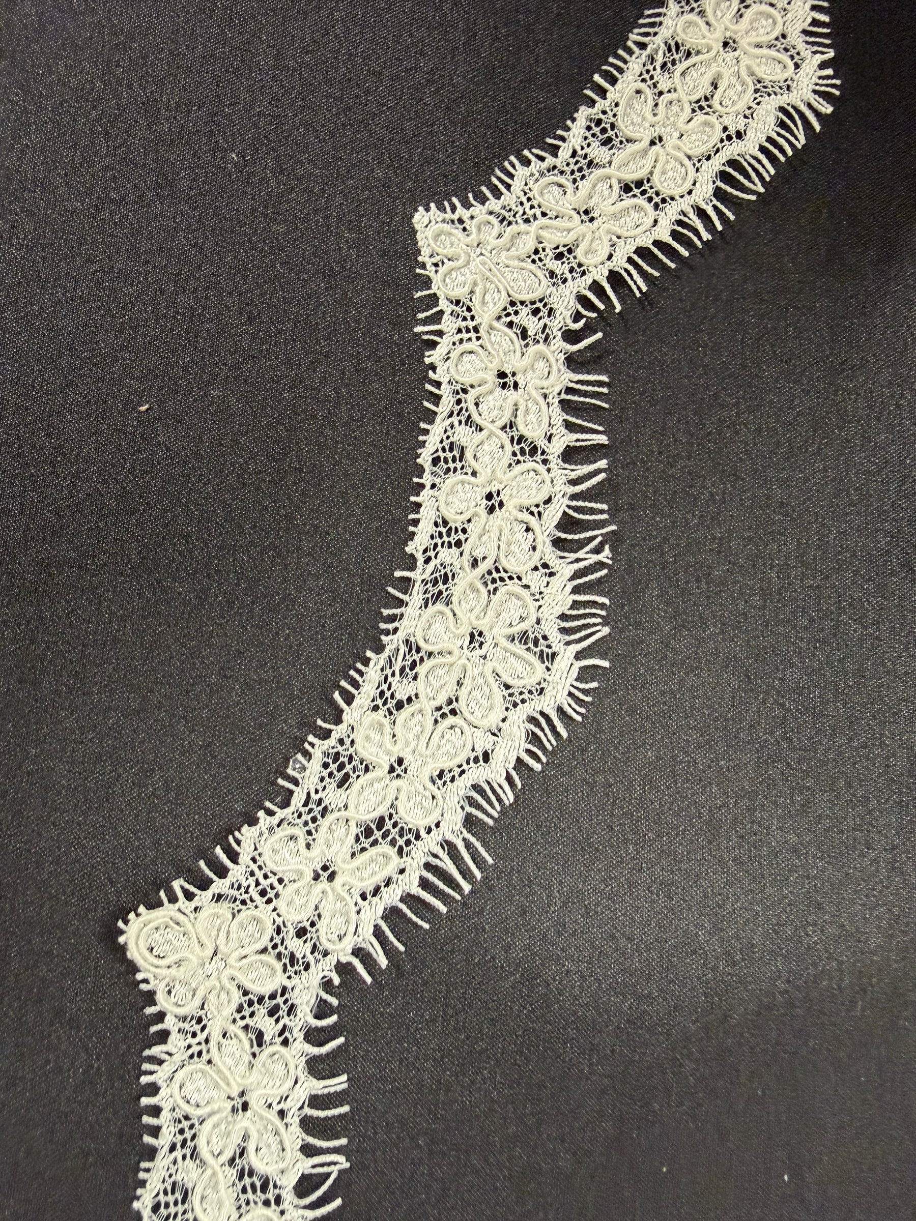 Ivory Corded Lace Trim - T683