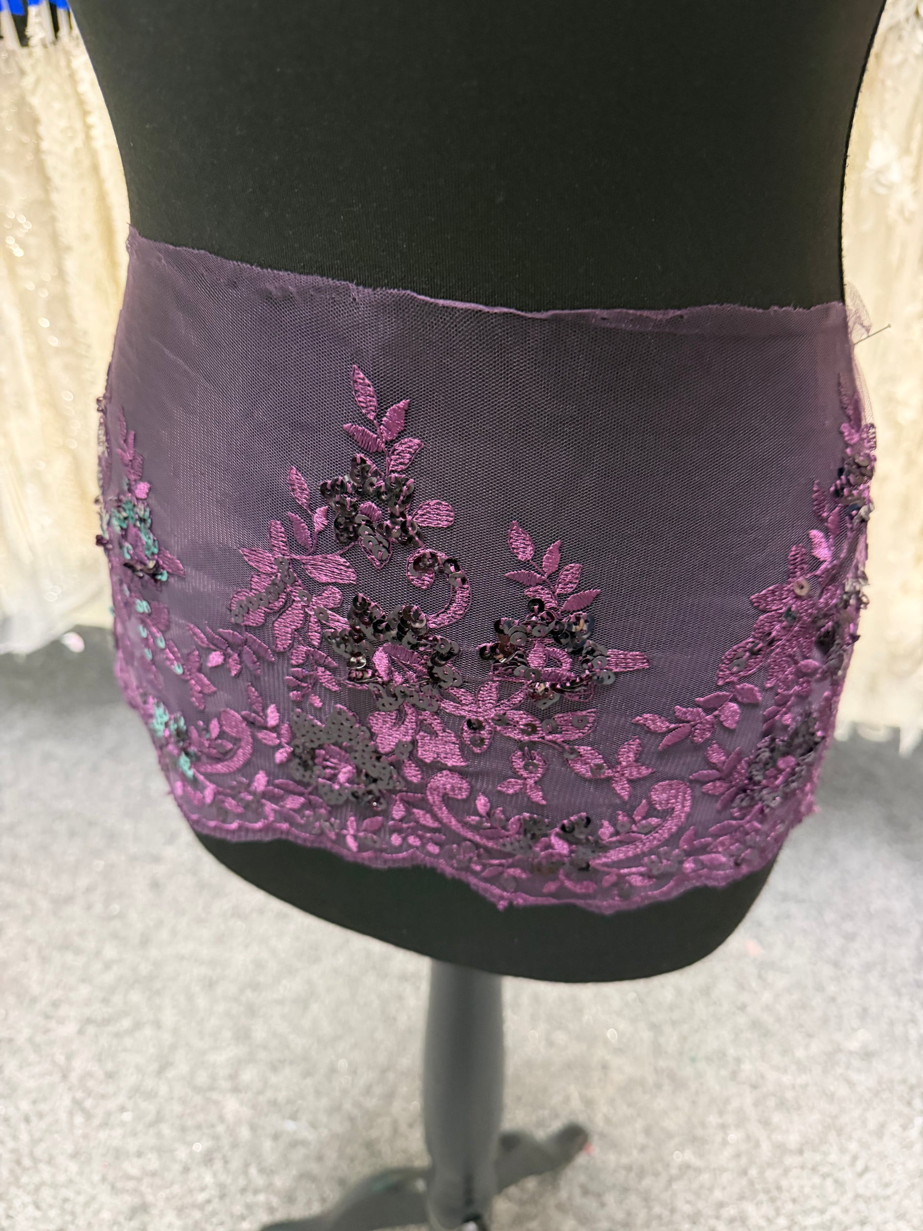 Plum Sequin Edging - T661