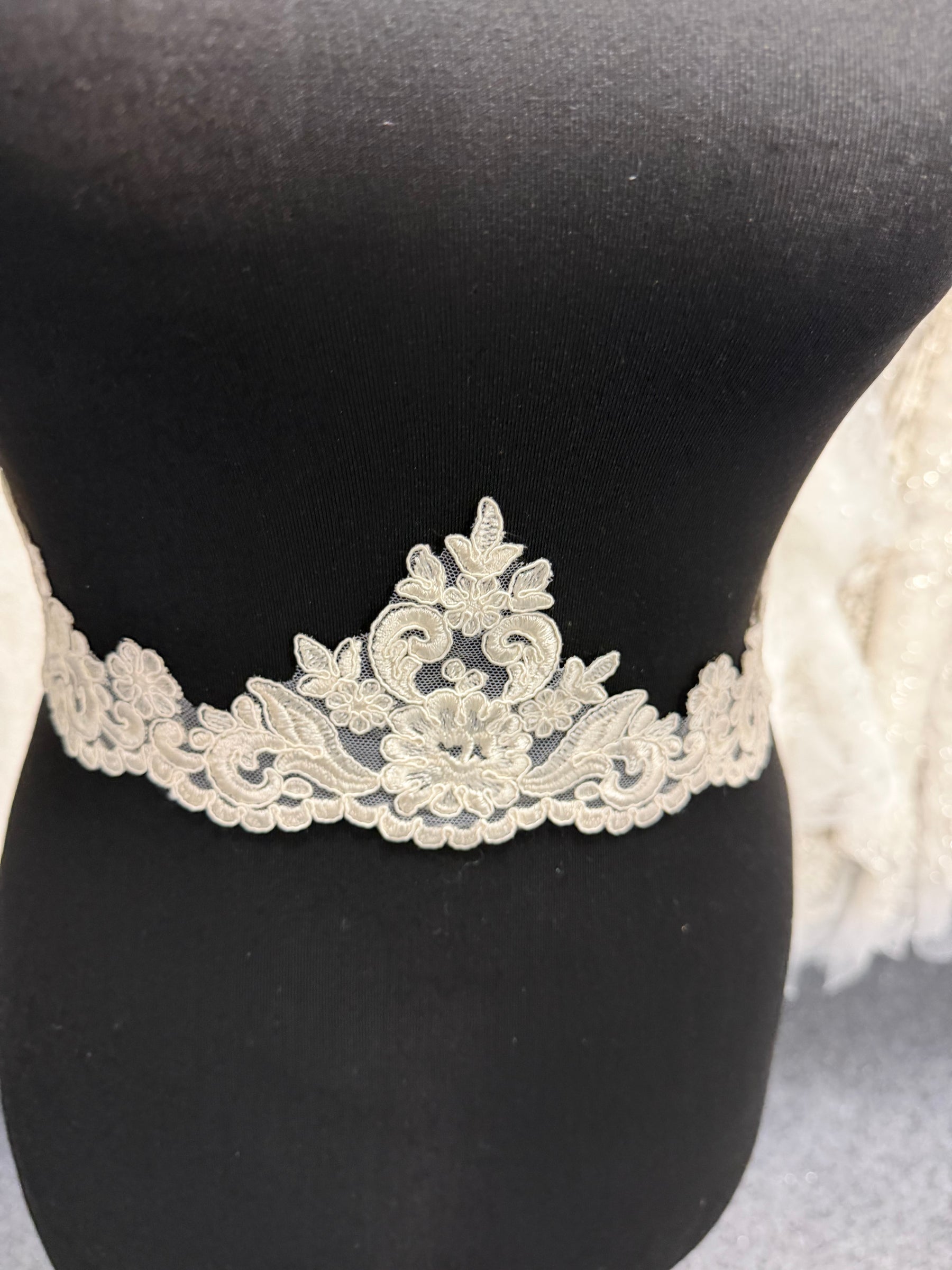 Ivory Corded Lace Trim - T803