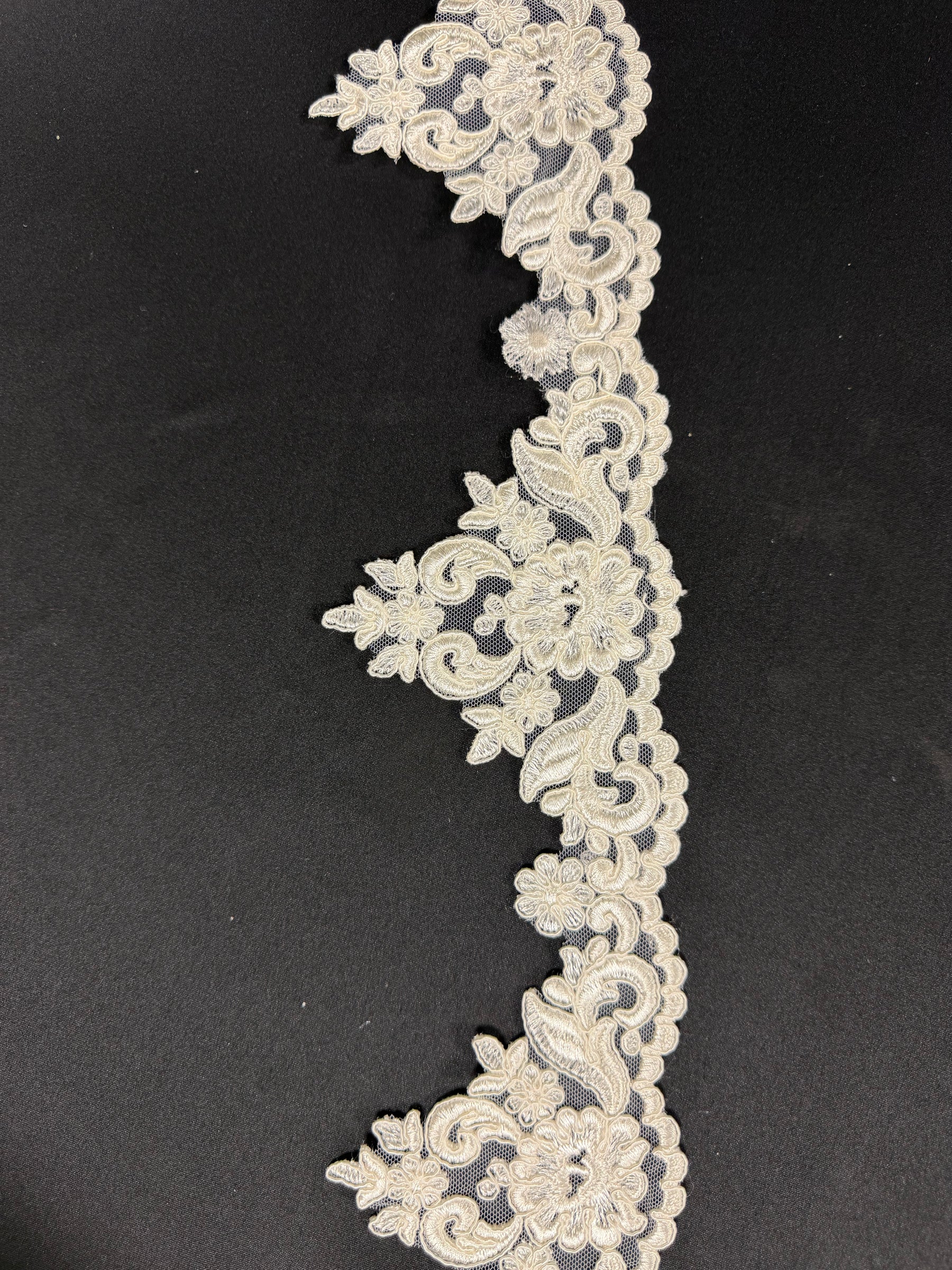 Ivory Corded Lace Trim - T803