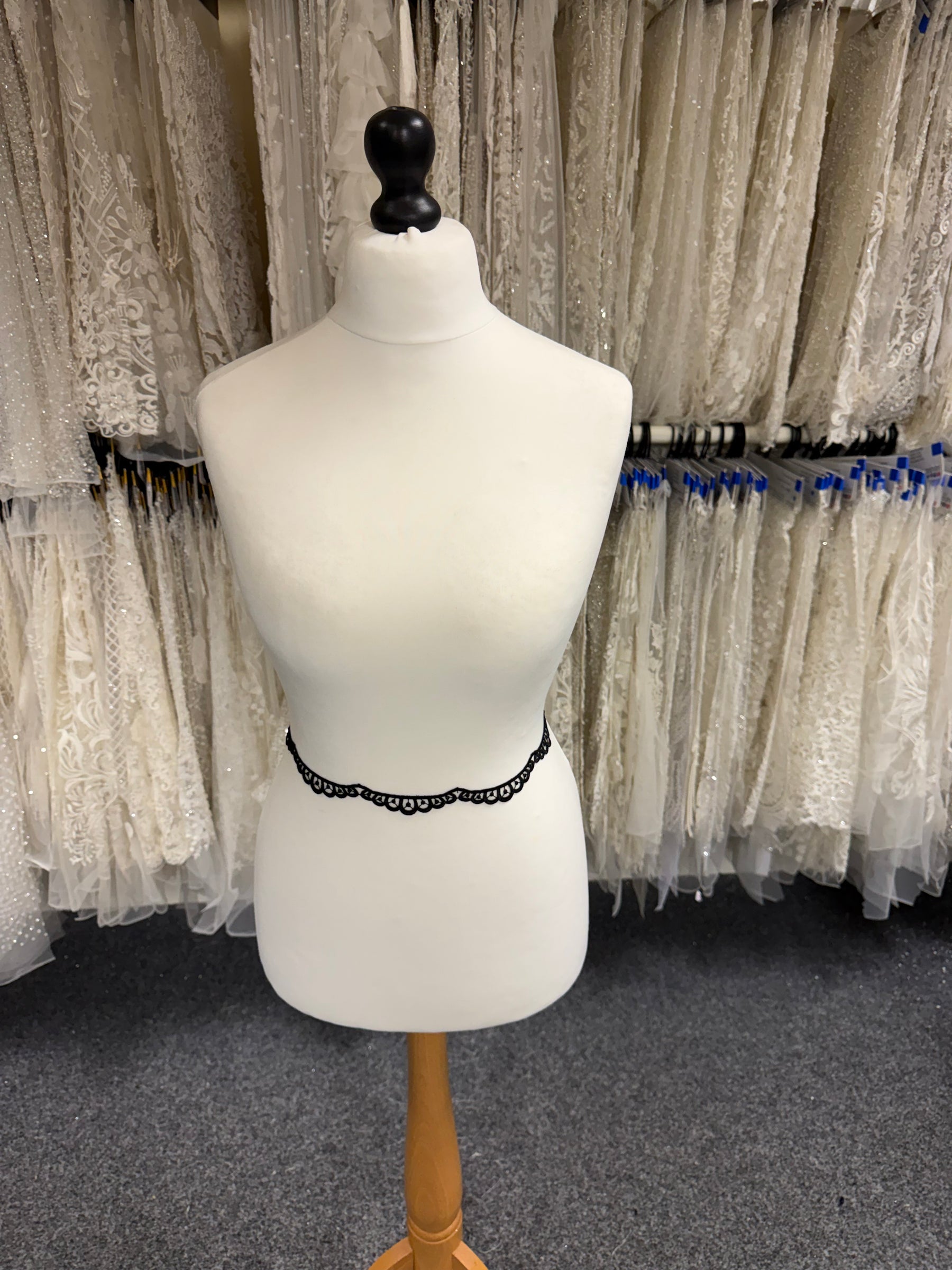 Black Guipure Edging - T641