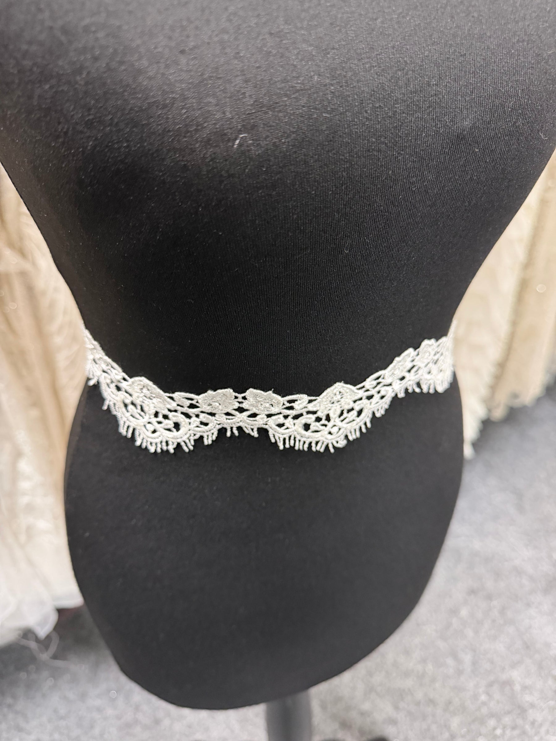 Ivory Sequin Guipure Edging - T578