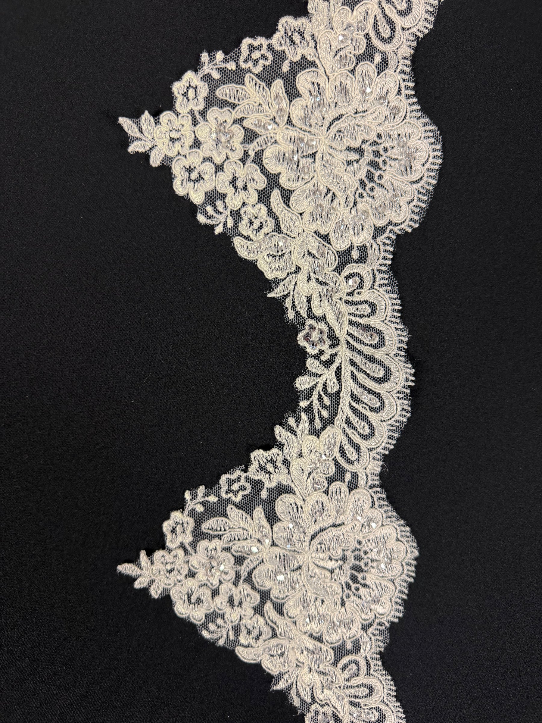 Ivory Corded Sequin Edging - T418