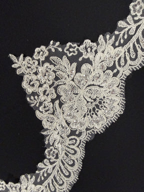 Ivory Corded Sequin Edging - T418