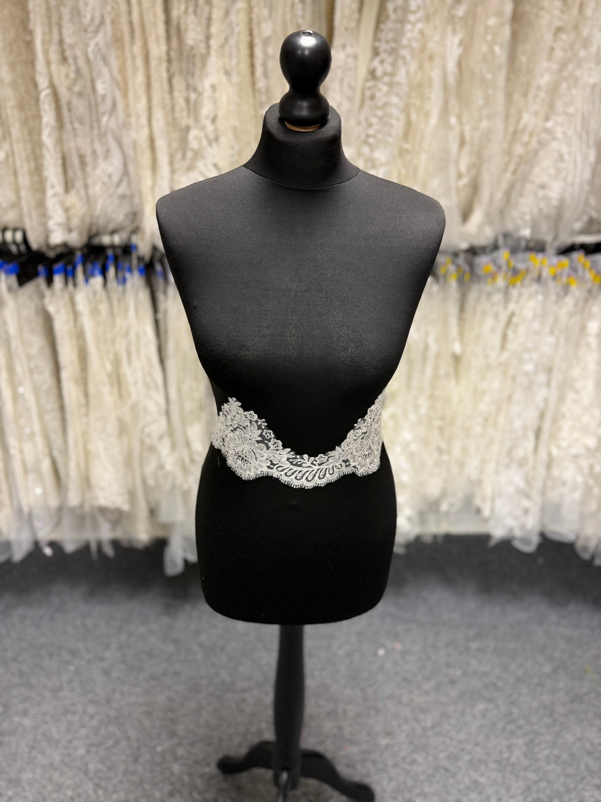 Ivory Corded Sequin Edging - T418