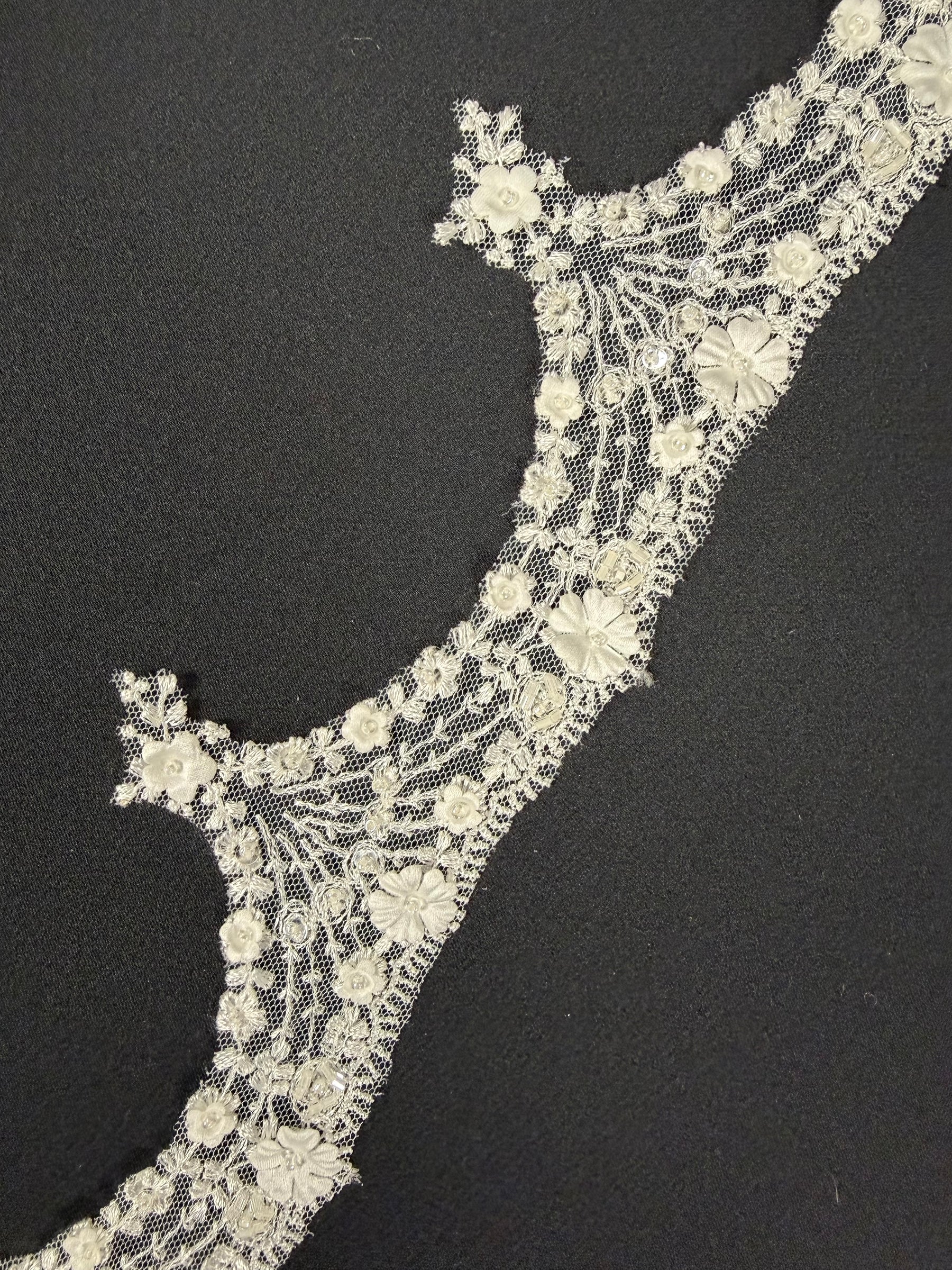 Ivory Beaded Edging - T579